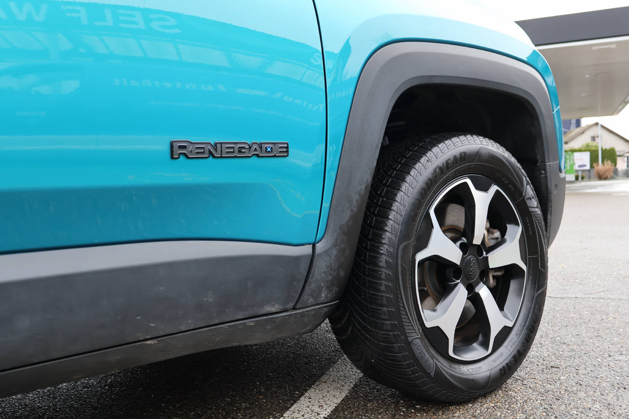 JEEP Renegade 1.3 Trailhawk Plus Sky 4xe-image-9