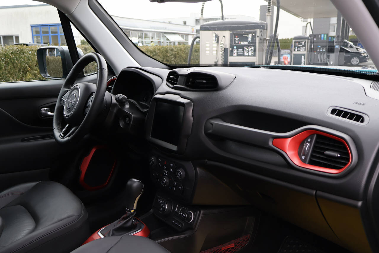 JEEP Renegade 1.3 Trailhawk Plus Sky 4xe-image-13