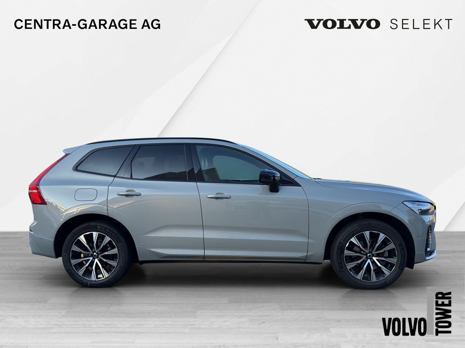 VOLVO XC60 B5 Benzin Mild Hybrid AWD Plus Dark Geartronic-image-4