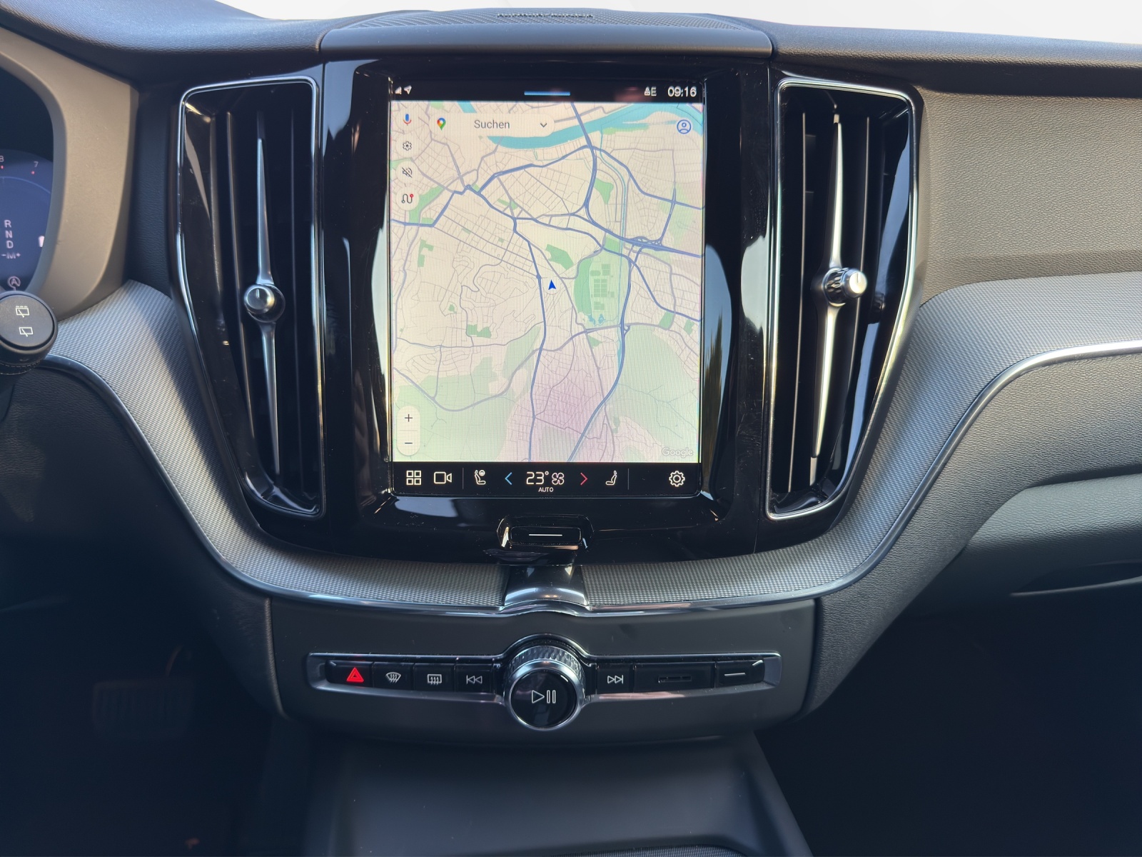 VOLVO XC60 B5 Benzin Mild Hybrid AWD Plus Dark Geartronic-image-13