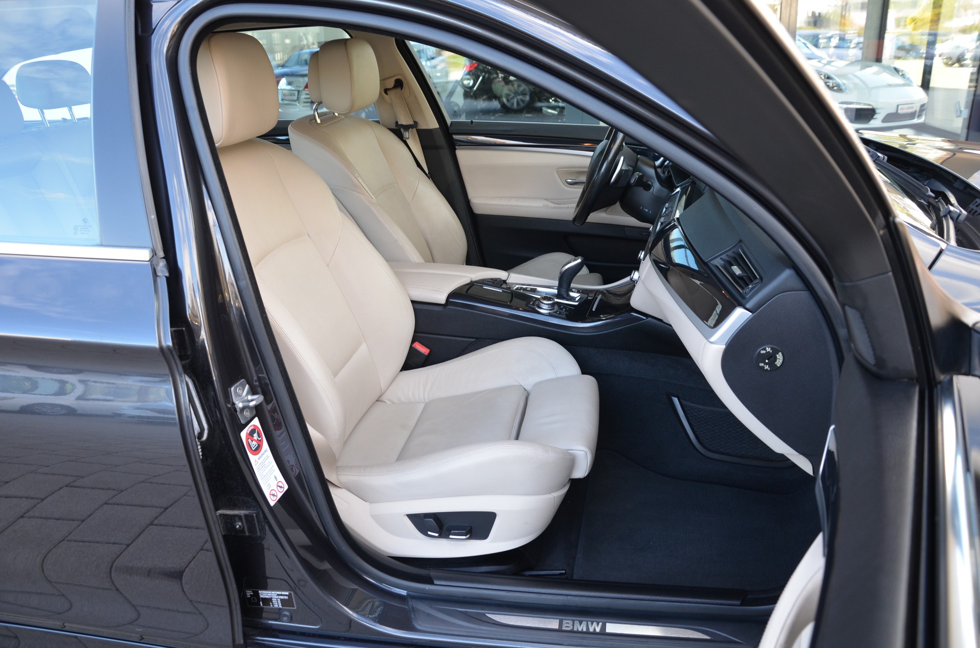 BMW 535i Touring Steptronic-image-13