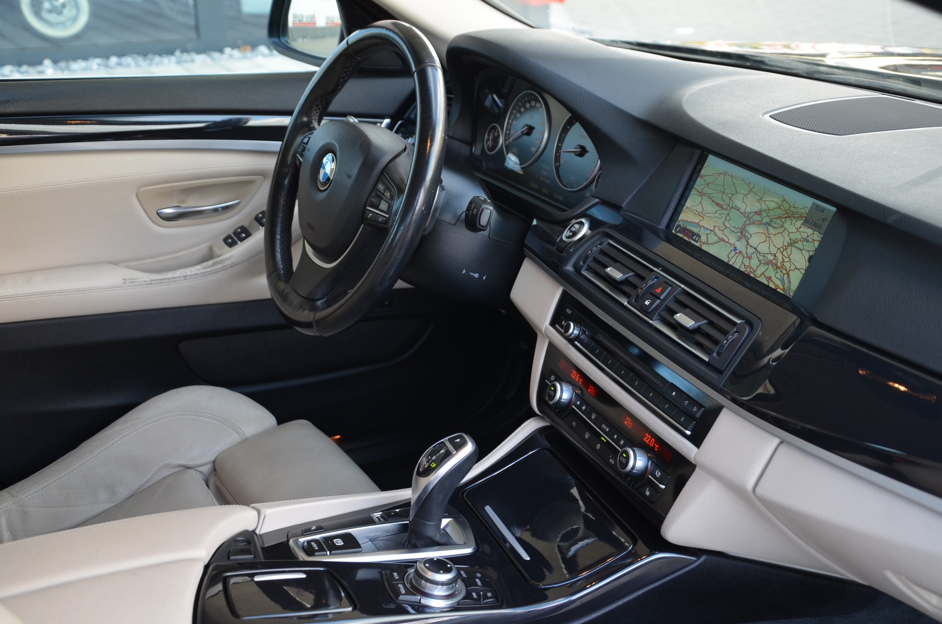 BMW 535i Touring Steptronic-image-14