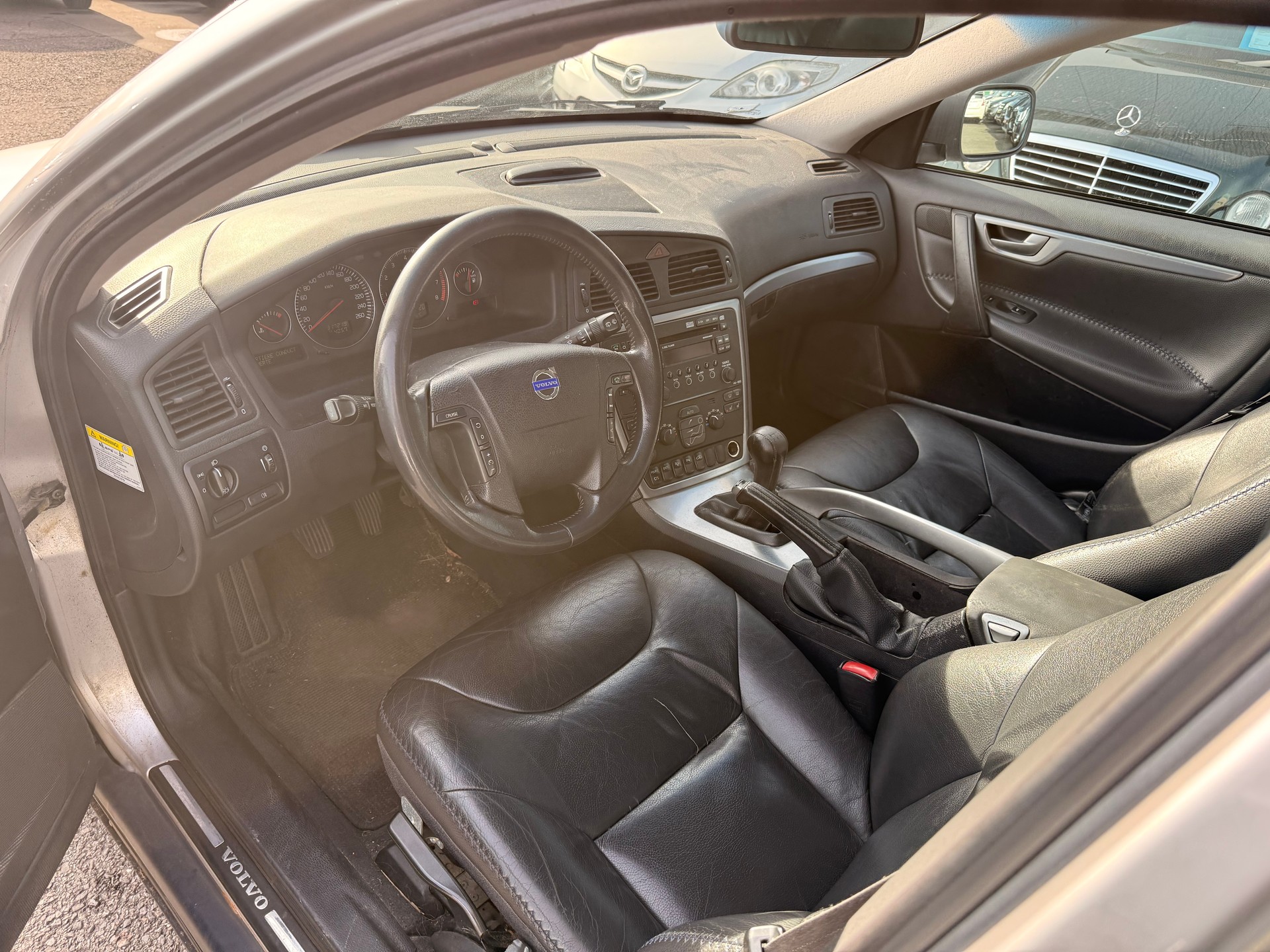 VOLVO XC70 2.5T AWD Momentum-image-6