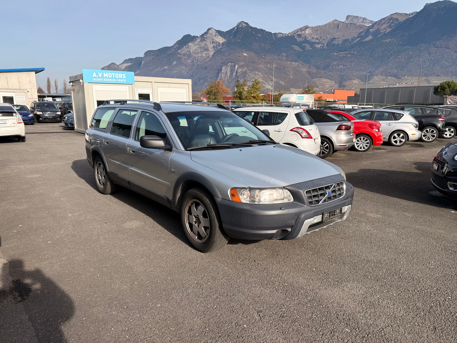 VOLVO XC70 2.5T AWD Momentum-image-2