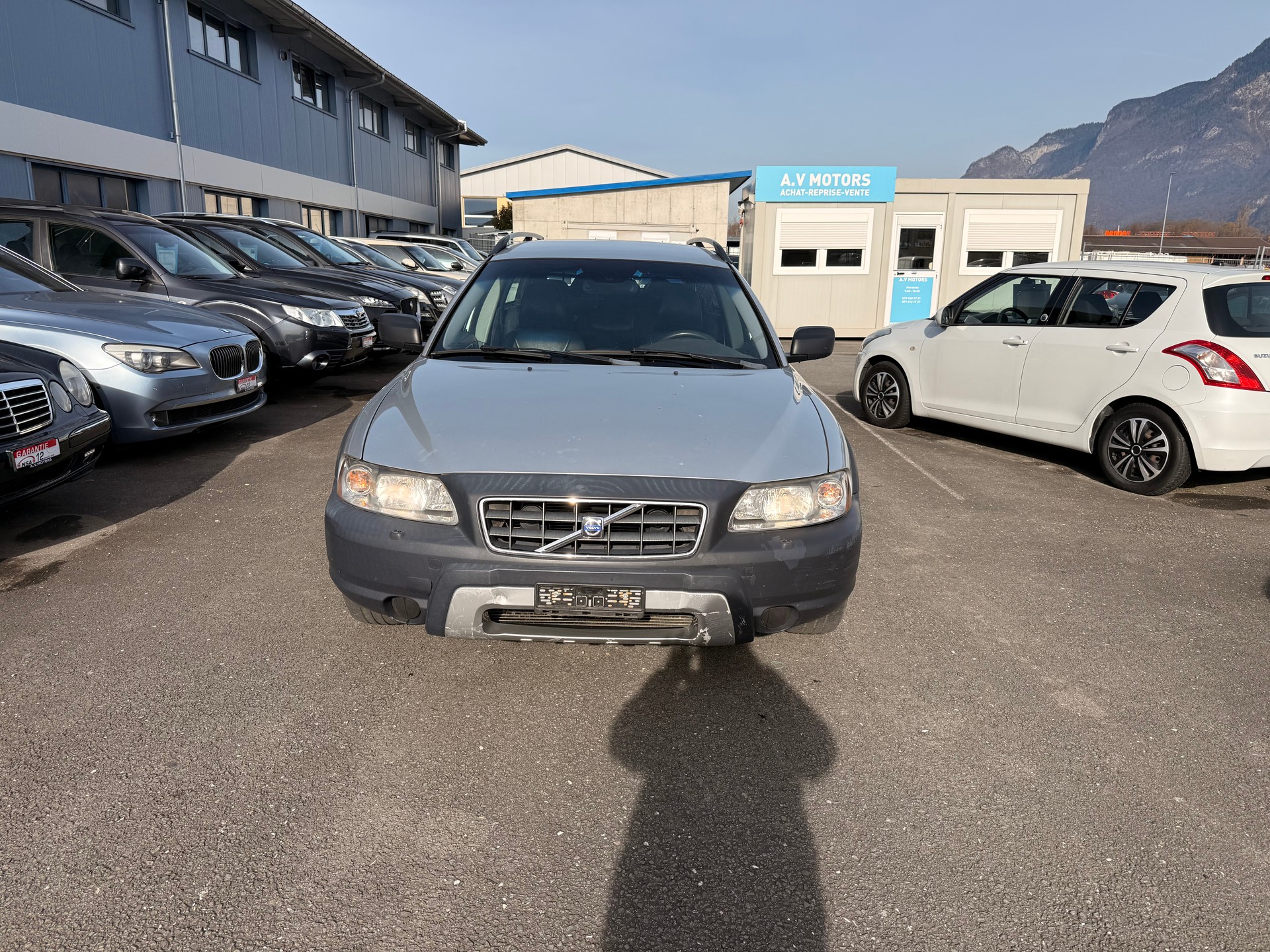 VOLVO XC70 2.5T AWD Momentum-image-1
