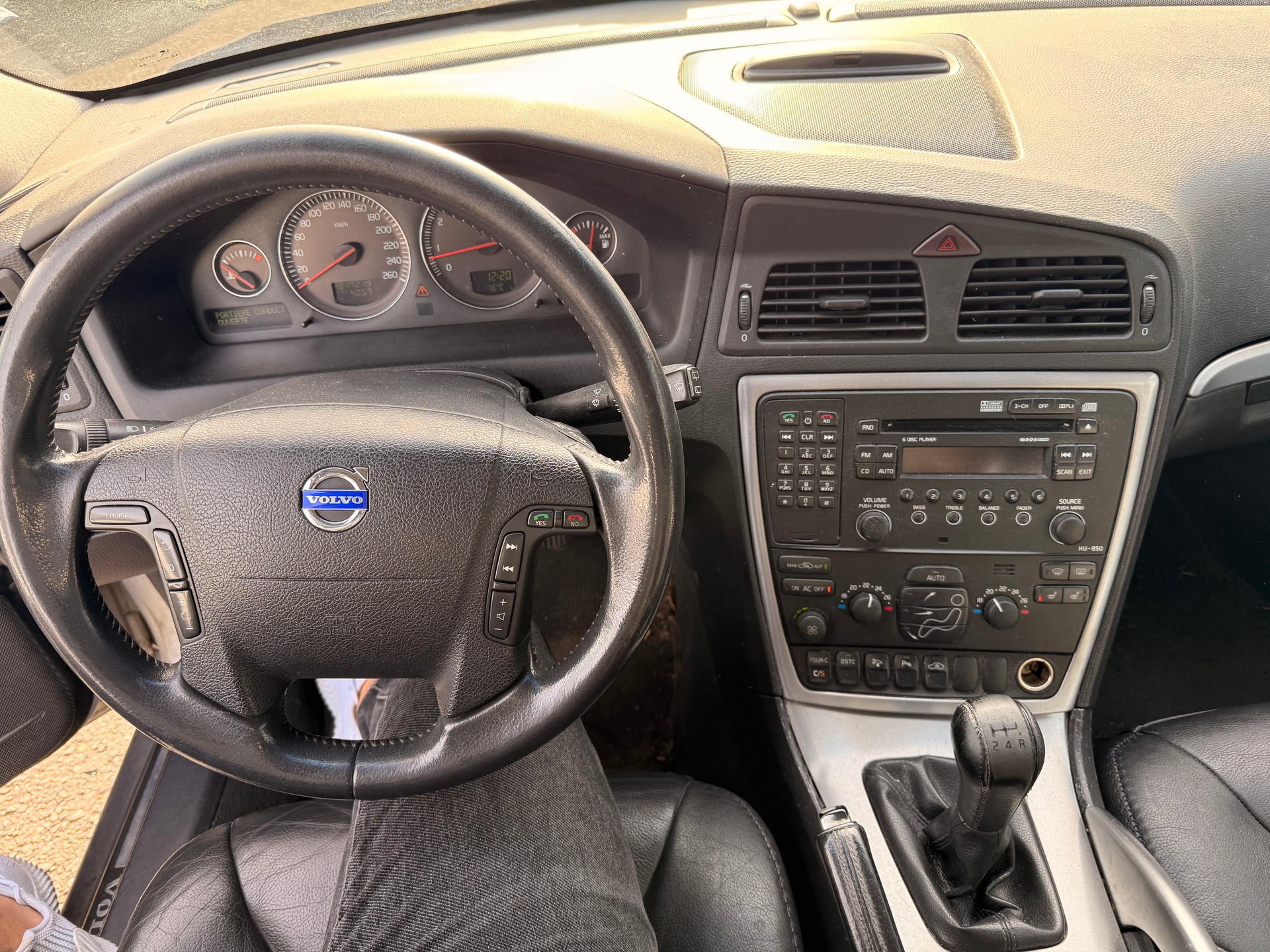 VOLVO XC70 2.5T AWD Momentum-image-8
