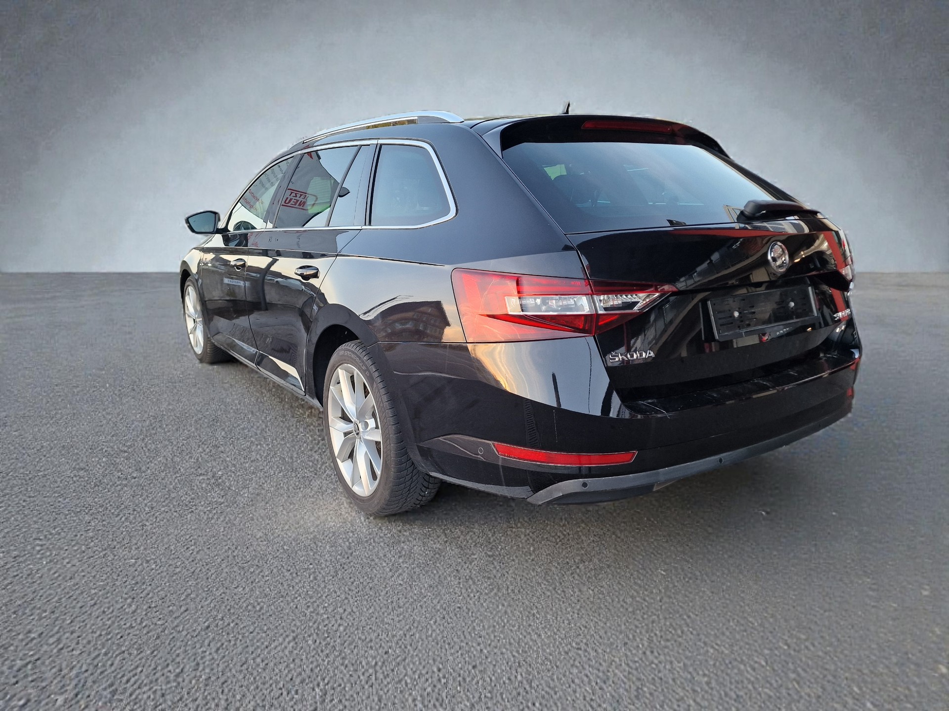 SKODA Superb Combi 2.0 TDi Style 4x4 DSG 24Mt Gara Neu MFK-image-5