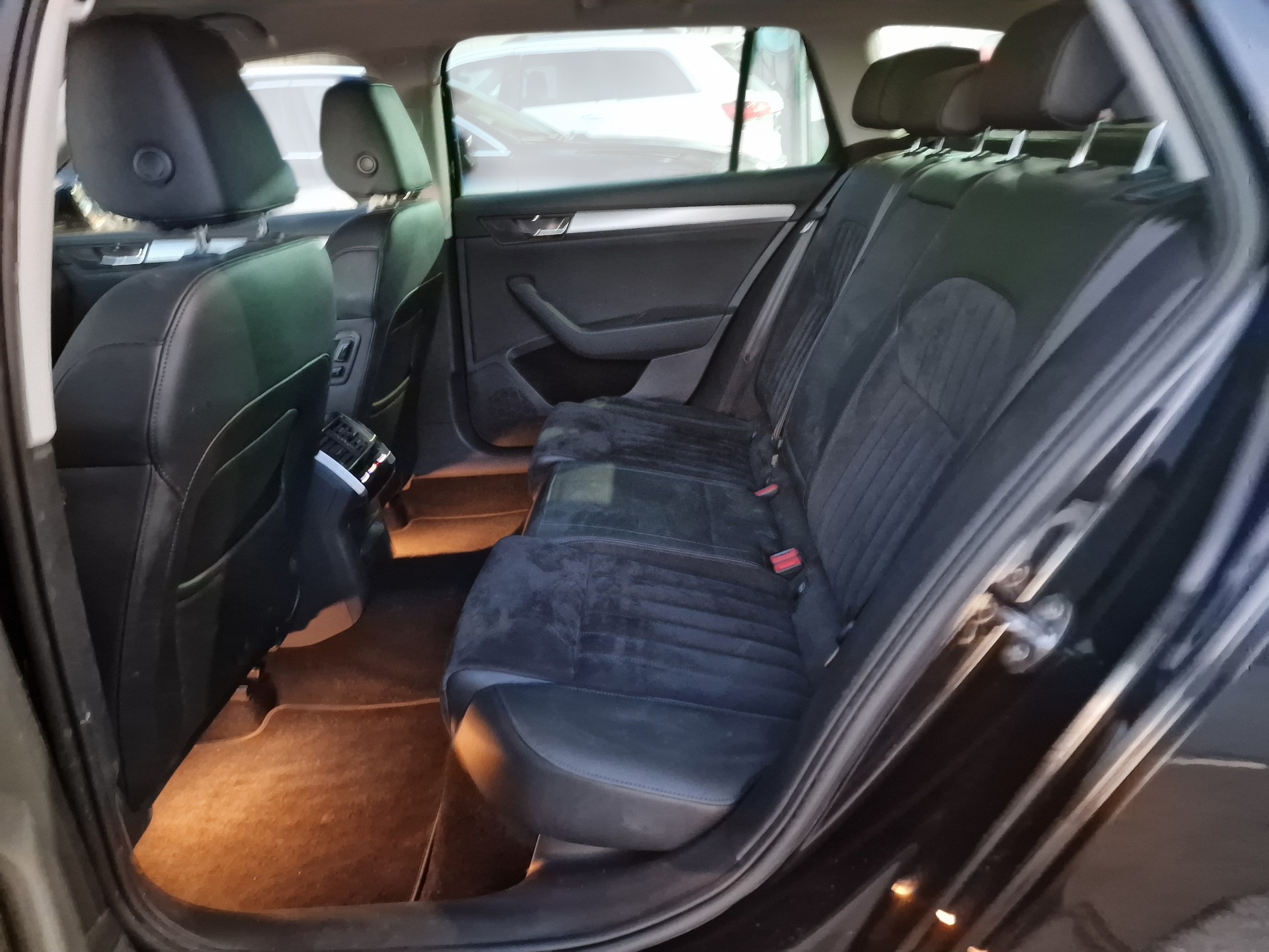 SKODA Superb Combi 2.0 TDi Style 4x4 DSG 24Mt Gara Neu MFK-image-14