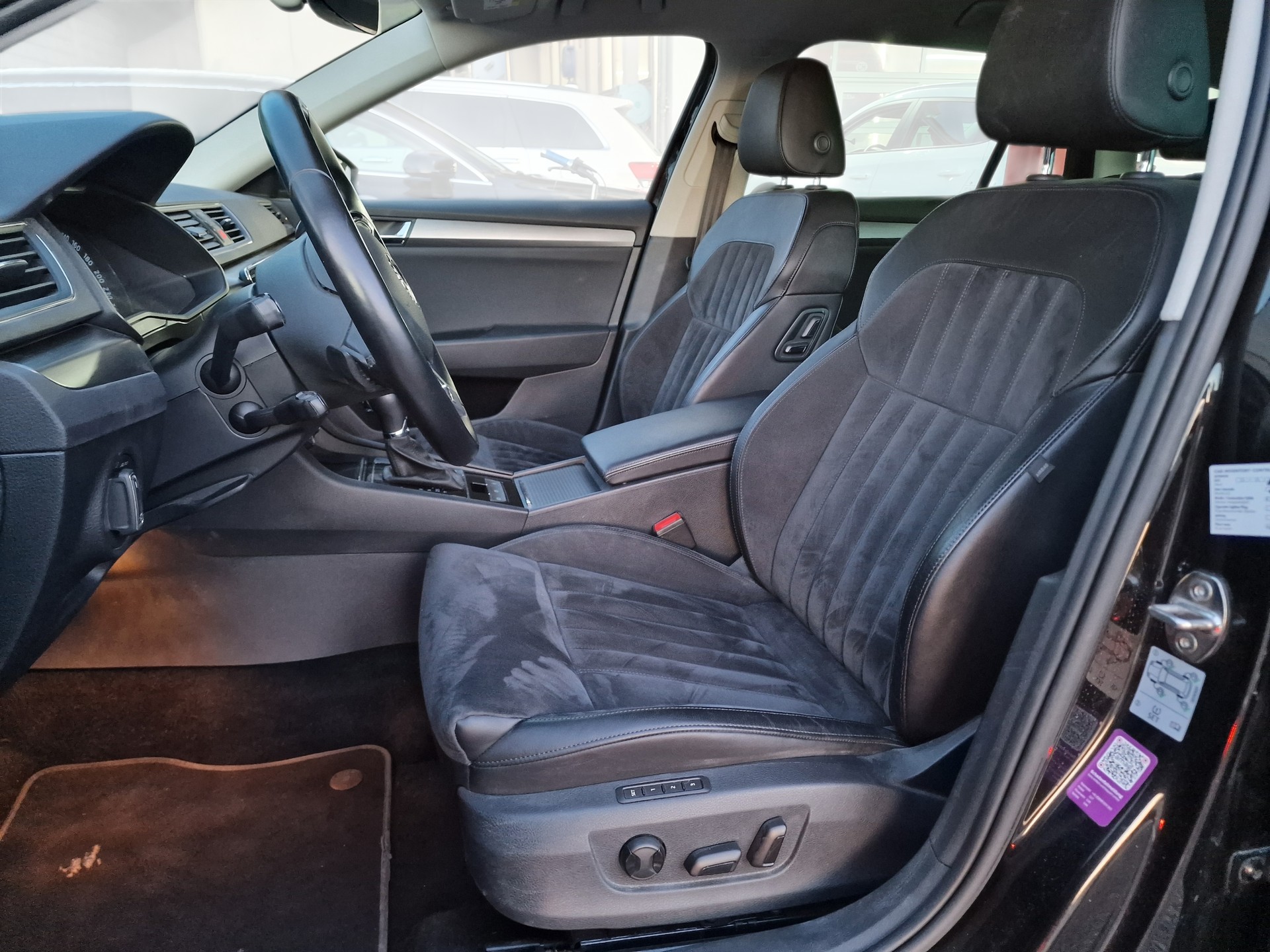 SKODA Superb Combi 2.0 TDi Style 4x4 DSG 24Mt Gara Neu MFK-image-8