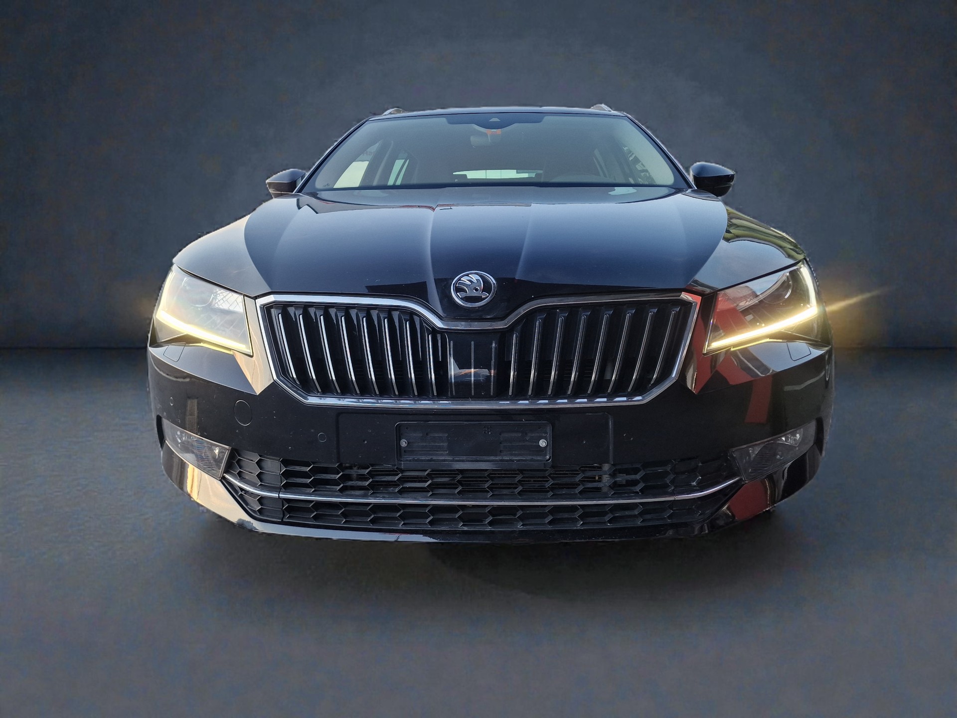 SKODA Superb Combi 2.0 TDi Style 4x4 DSG 24Mt Gara Neu MFK-image-2