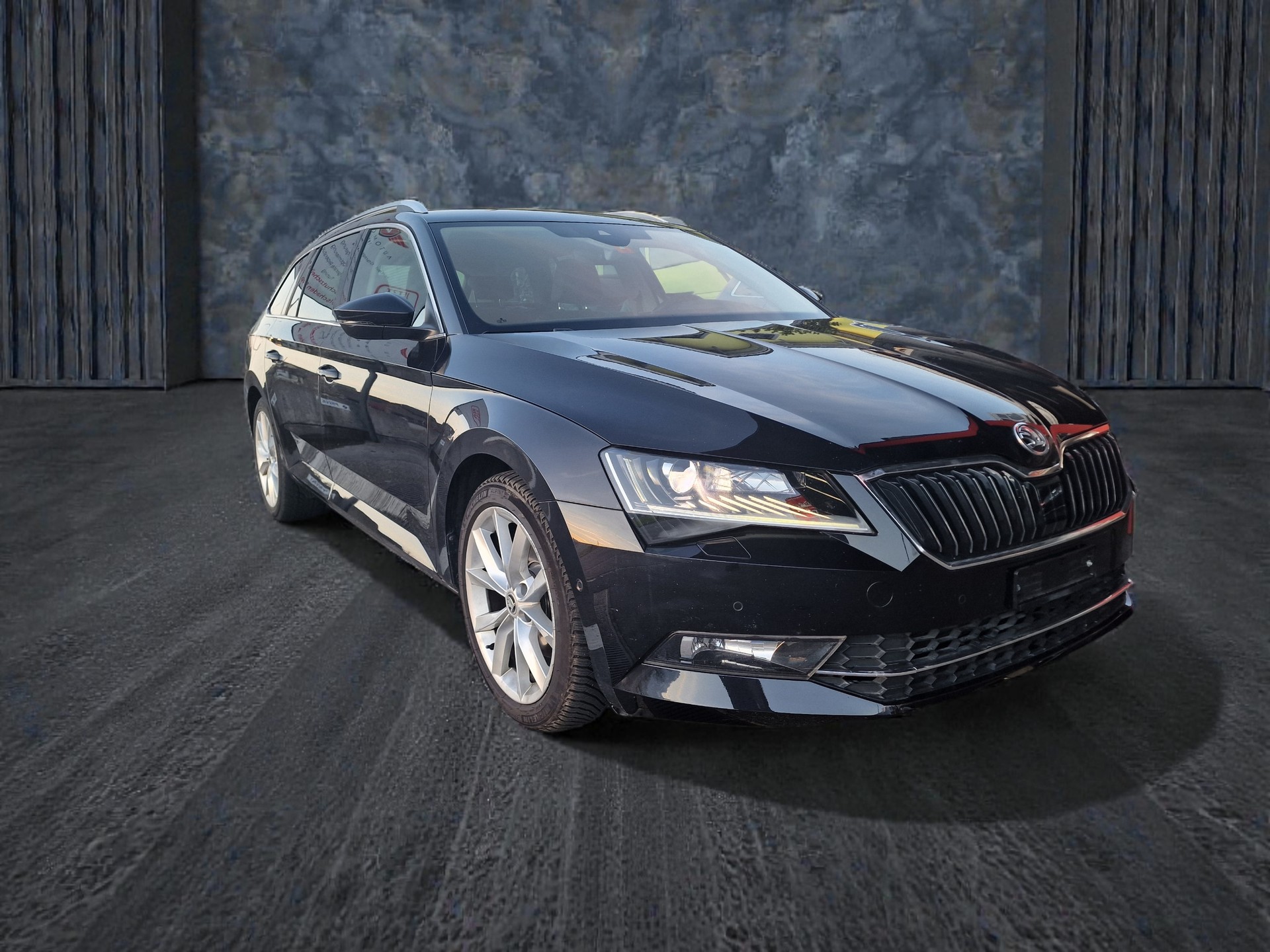 SKODA Superb Combi 2.0 TDi Style 4x4 DSG 24Mt Gara Neu MFK-image-3
