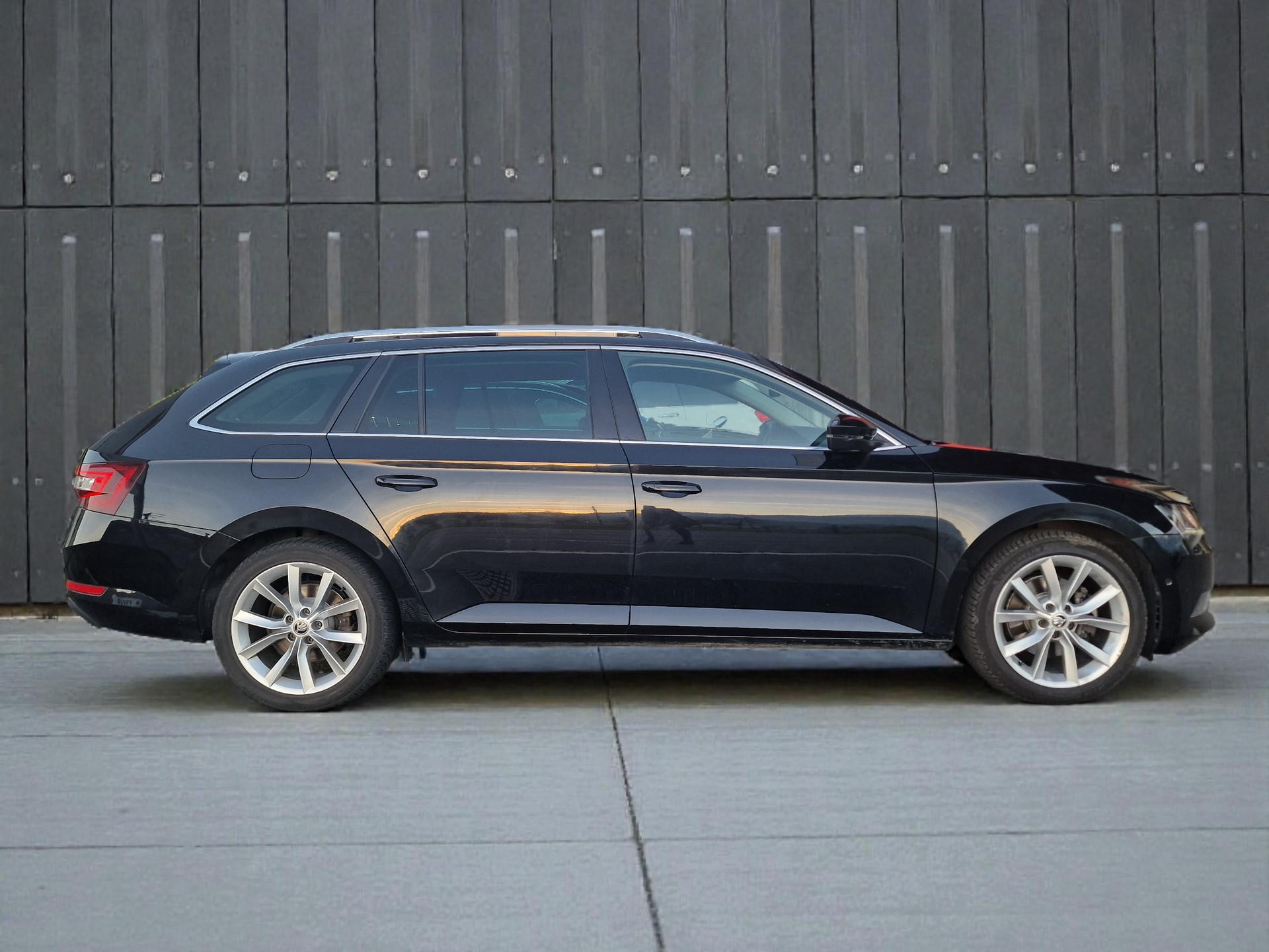 SKODA Superb Combi 2.0 TDi Style 4x4 DSG 24Mt Gara Neu MFK-image-4