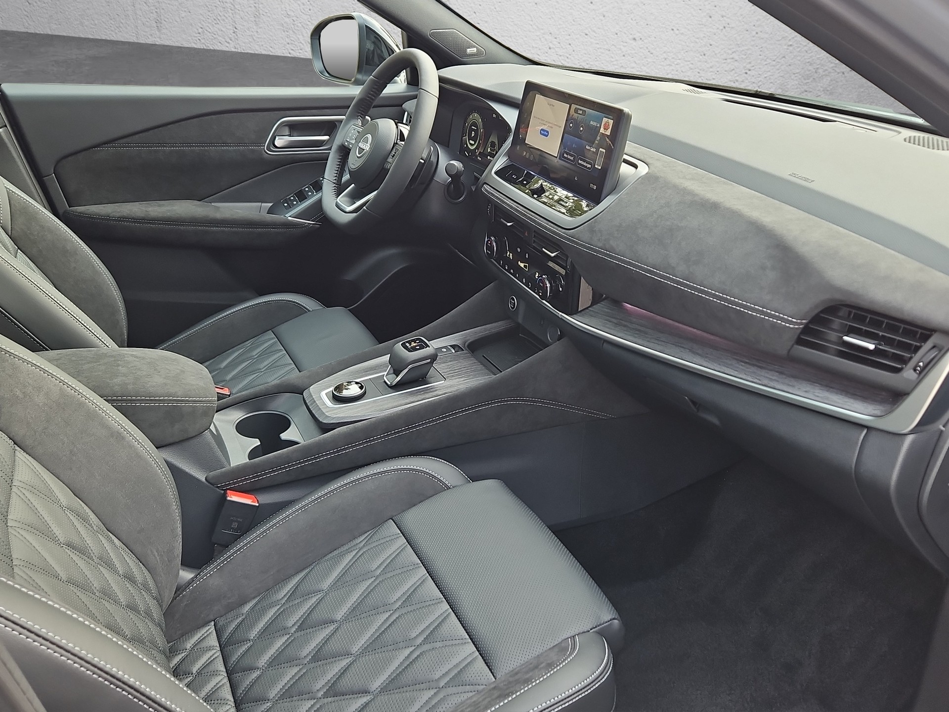 NISSAN Qashqai 1.3 MHEV Tekna+ 4x4-image-21