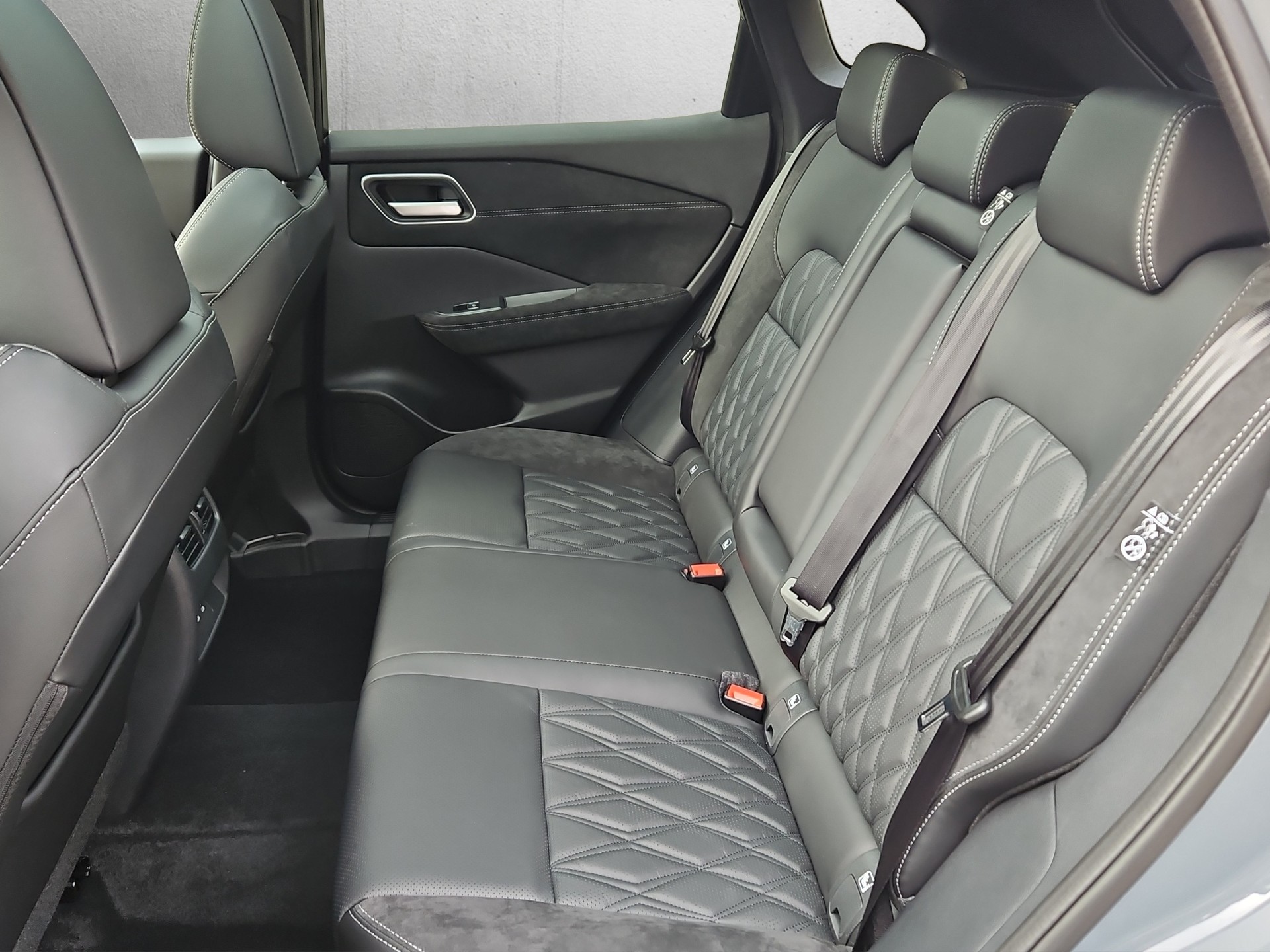 NISSAN Qashqai 1.3 MHEV Tekna+ 4x4-image-10