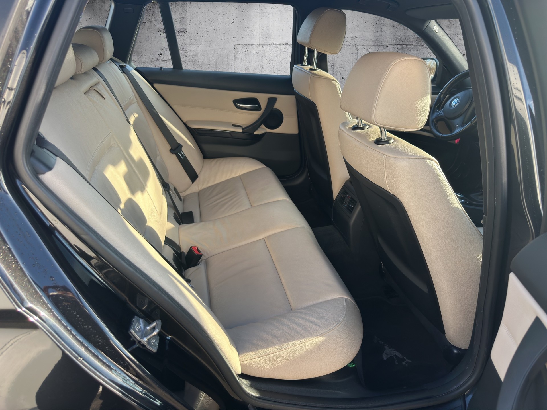 BMW 320d xDrive Touring Dynamic Edition Steptronic-image-13