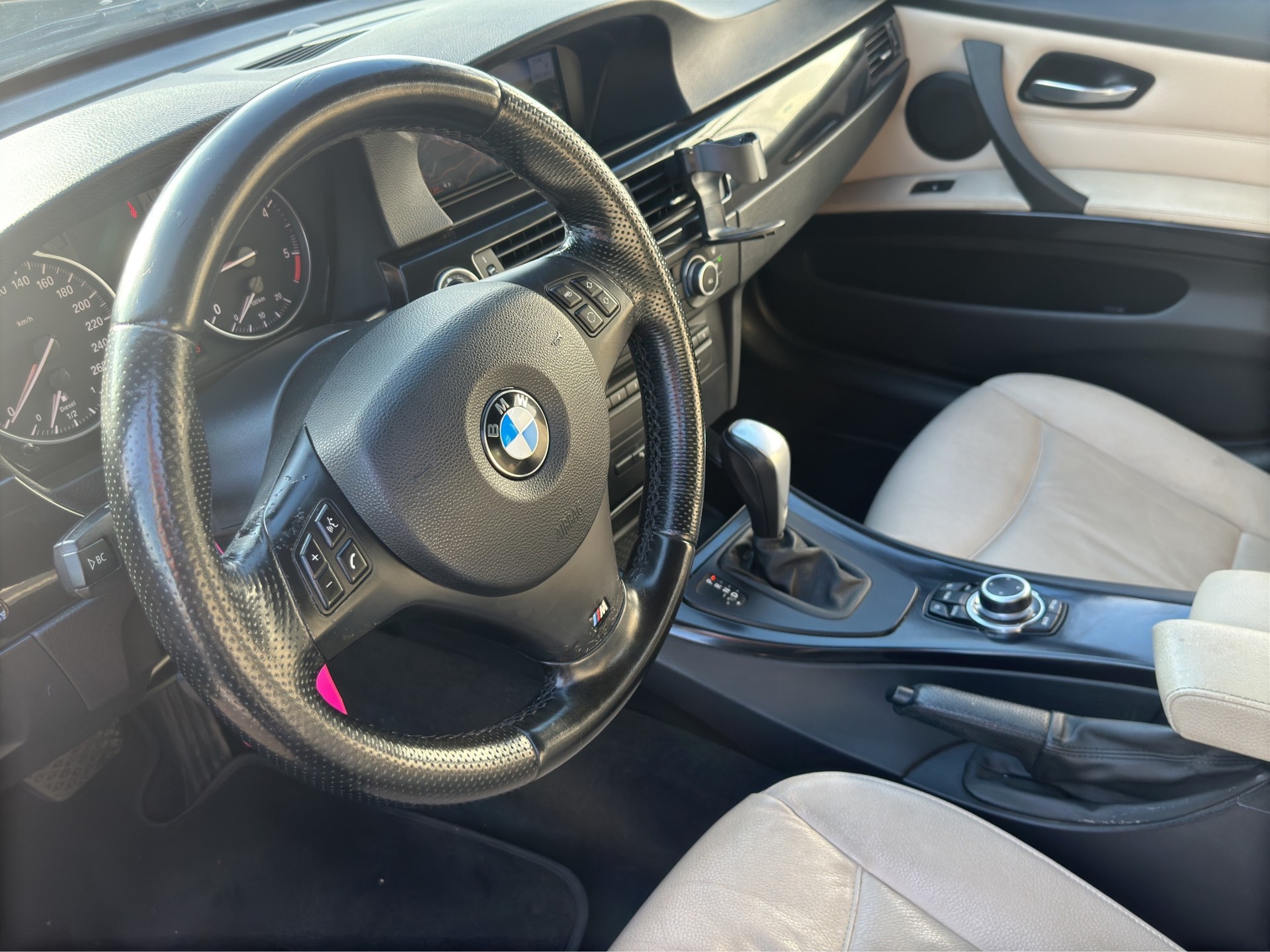 BMW 320d xDrive Touring Dynamic Edition Steptronic-image-9