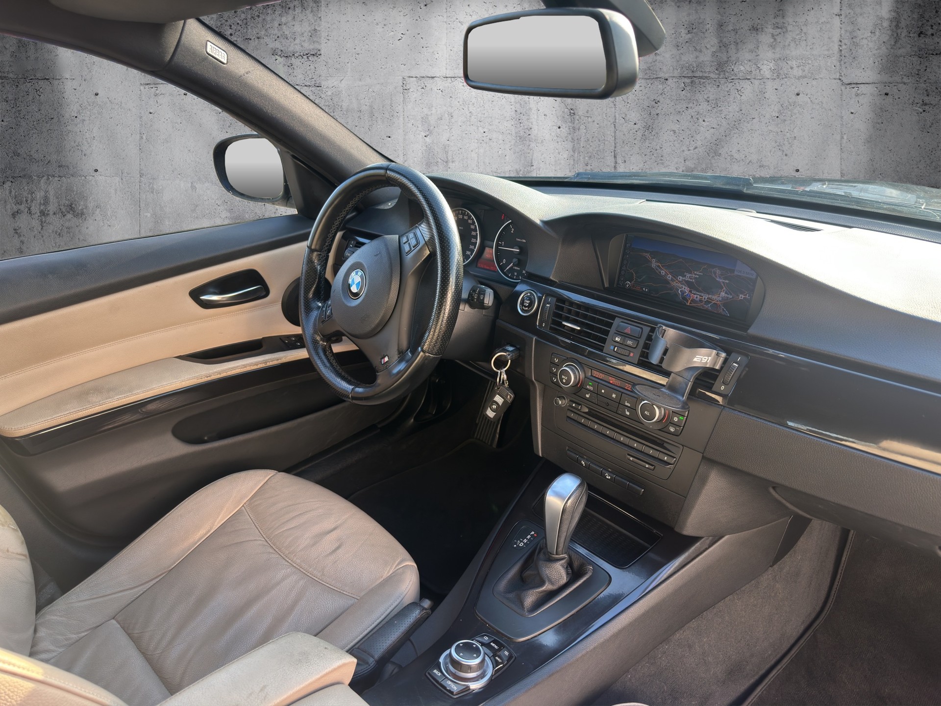 BMW 320d xDrive Touring Dynamic Edition Steptronic-image-10