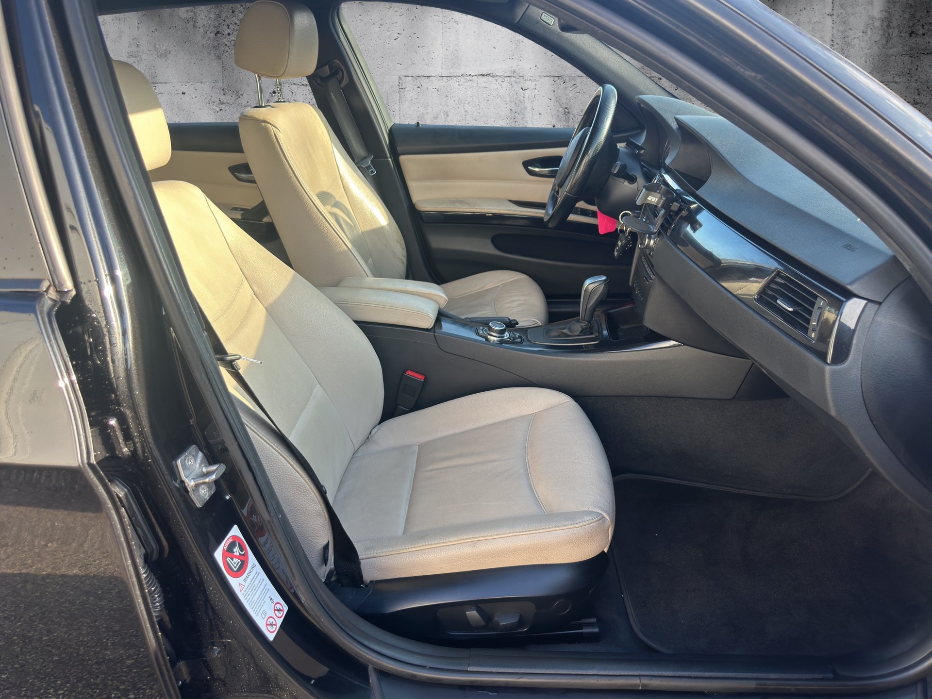 BMW 320d xDrive Touring Dynamic Edition Steptronic-image-12