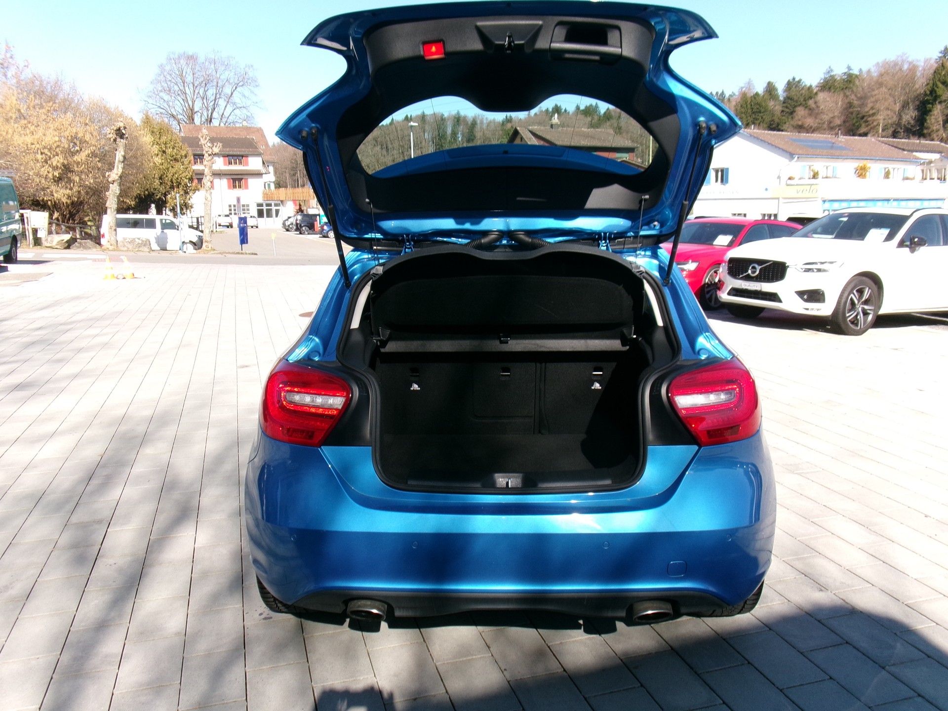 MERCEDES-BENZ A 200 AMG Line 7G-DCT-image-5