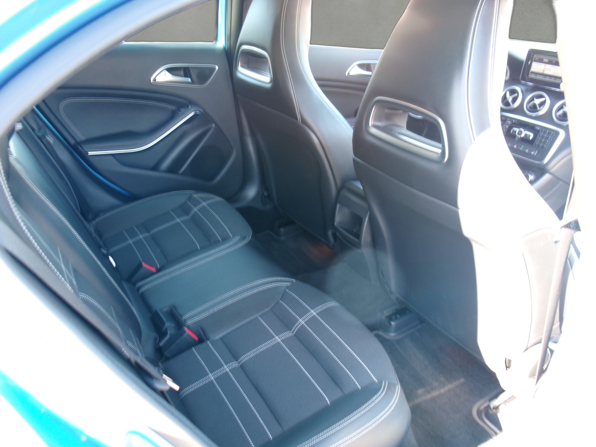 MERCEDES-BENZ A 200 AMG Line 7G-DCT-image-4