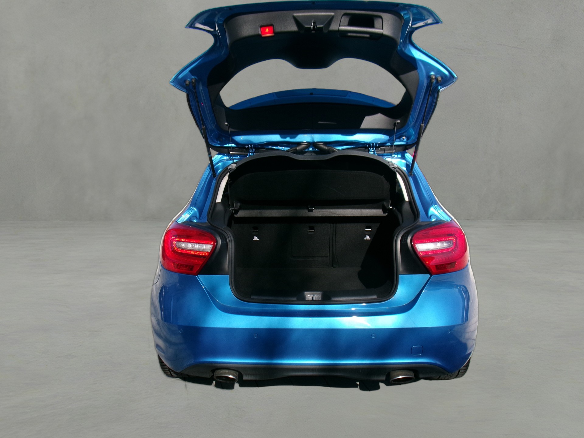 MERCEDES-BENZ A 200 AMG Line 7G-DCT-image-5