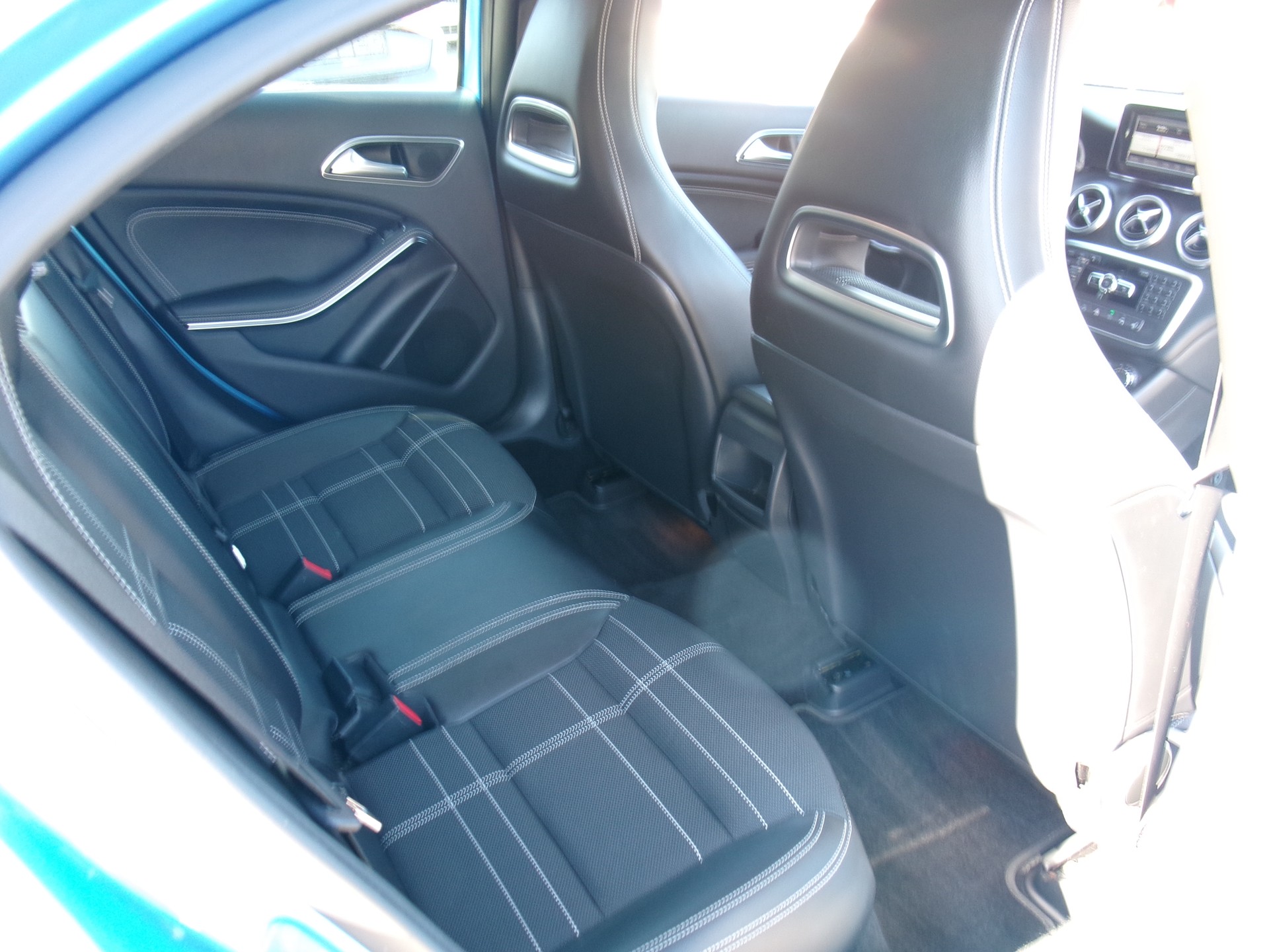 MERCEDES-BENZ A 200 AMG Line 7G-DCT-image-4