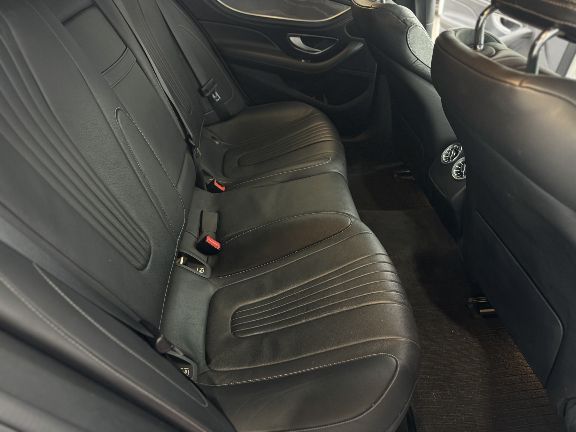 MERCEDES-BENZ CLS 450 4Matic AMG Line 9G-Tronic-image-11