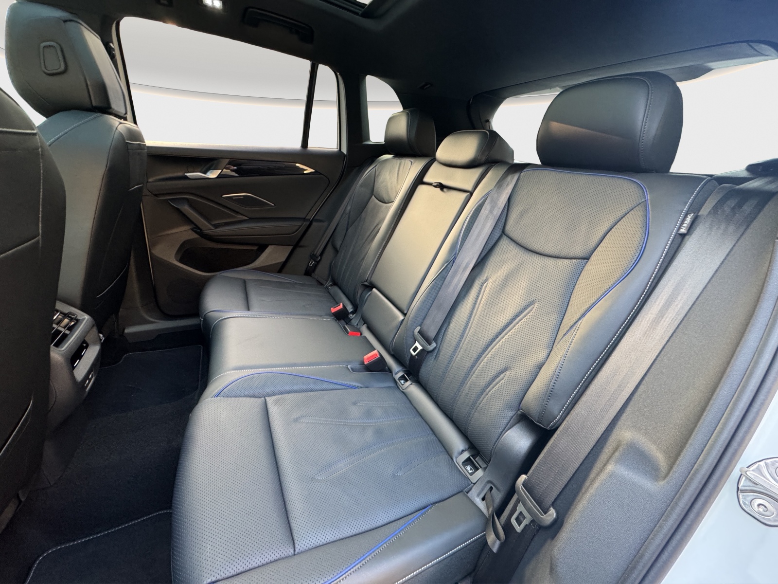 VW Tiguan 2.0 TSI DSG R-Line 4Motion-image-12