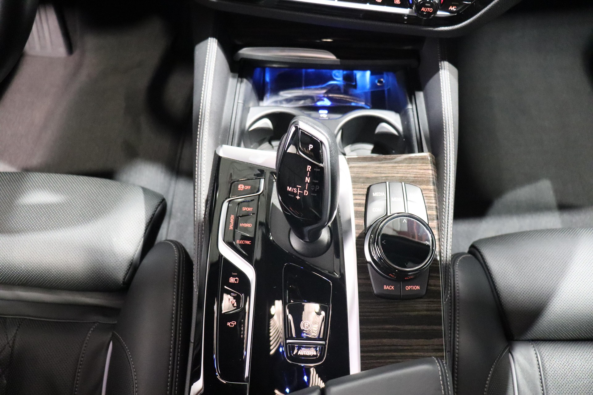 BMW 530e xDrive Touring-image-16