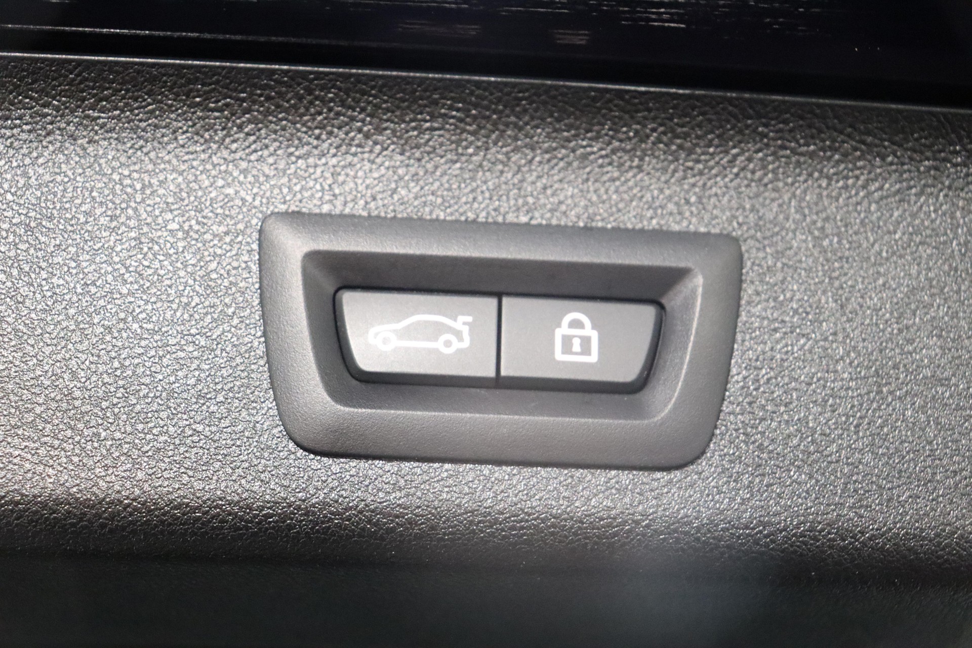 BMW 530e xDrive Touring-image-5