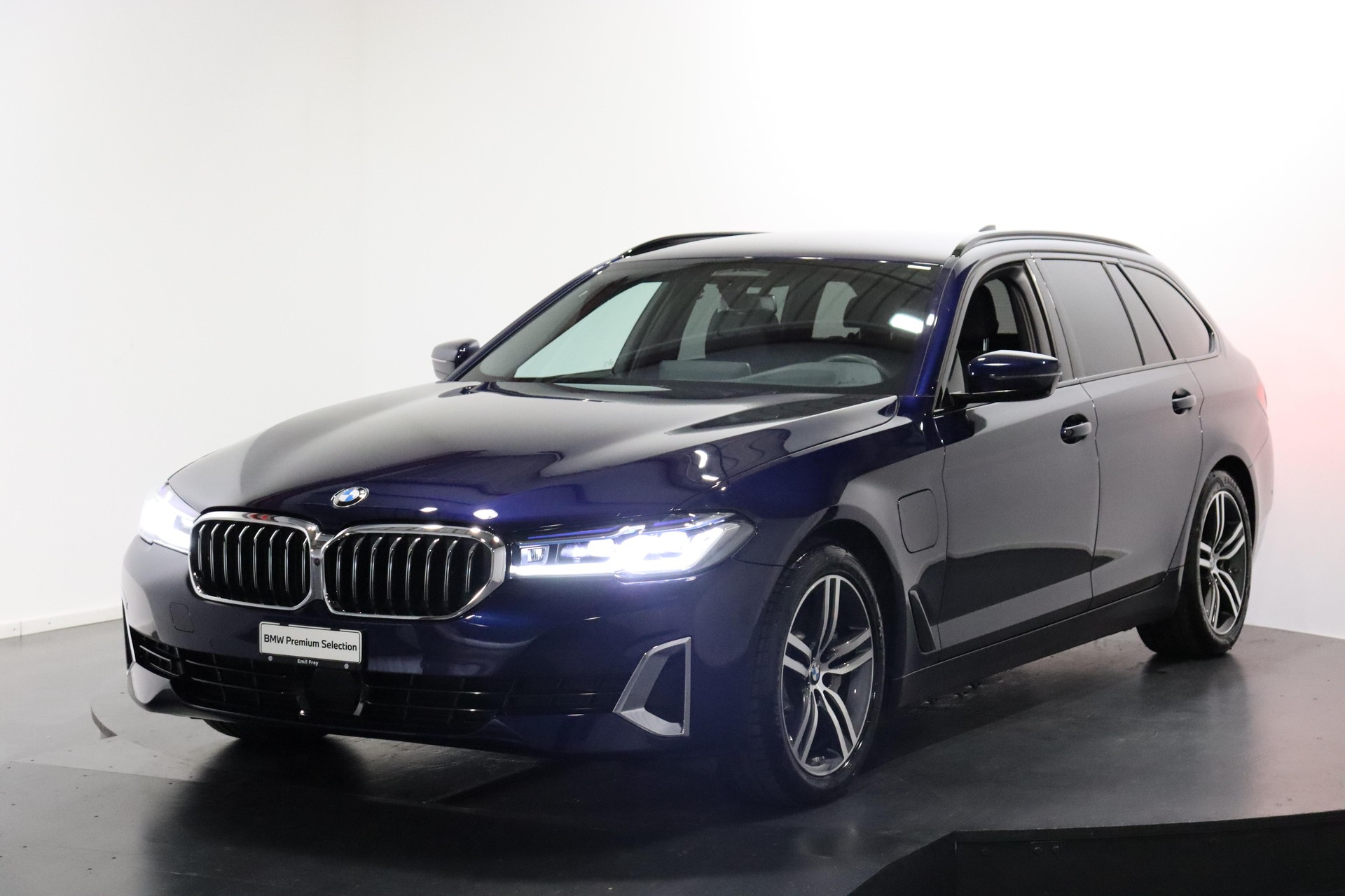 BMW 530e xDrive Touring-image-0