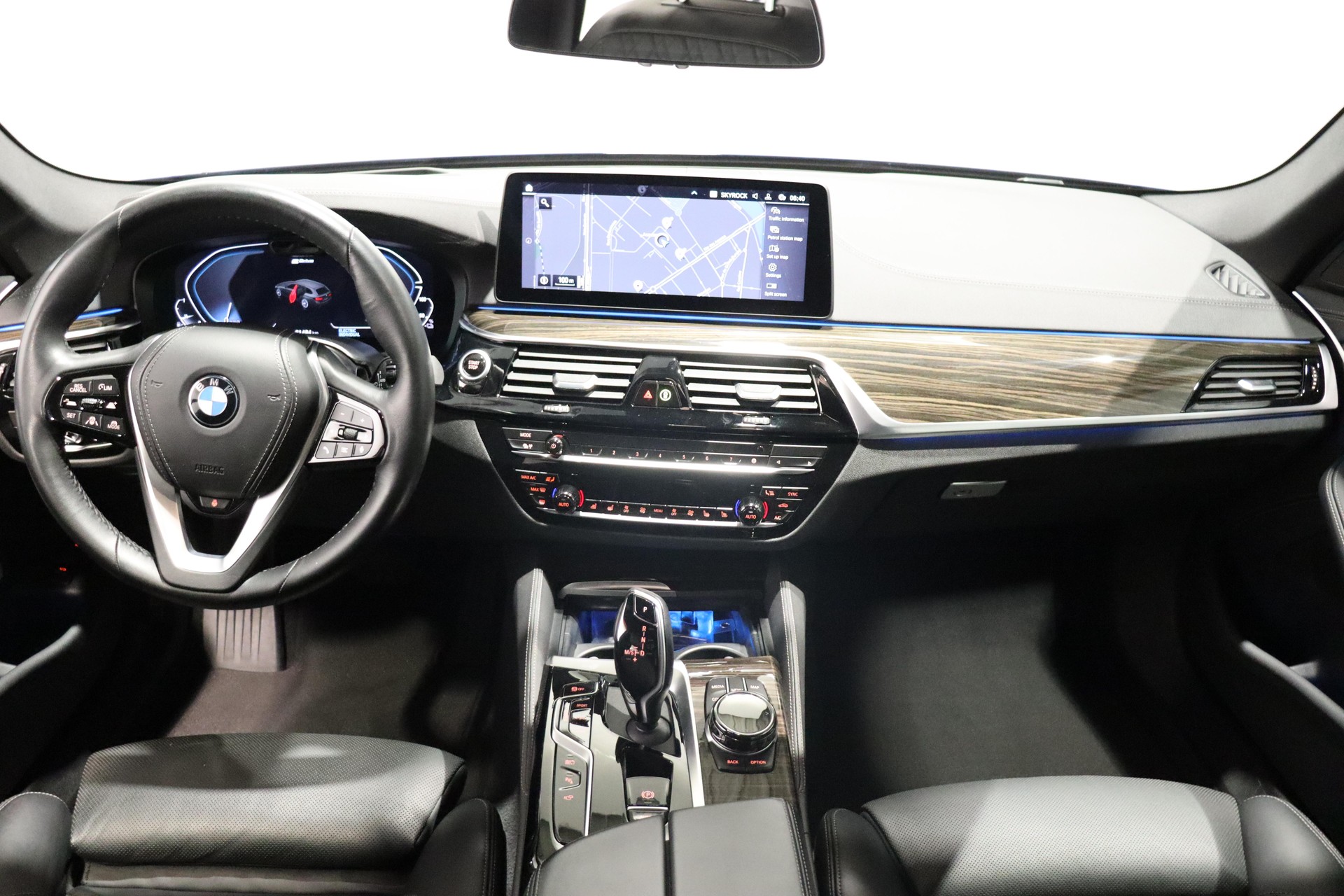 BMW 530e xDrive Touring-image-8