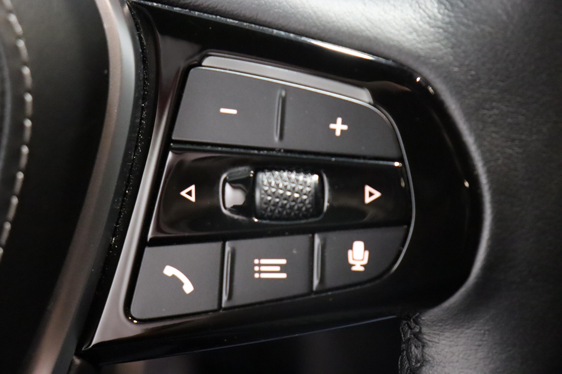 BMW 530e xDrive Touring-image-14