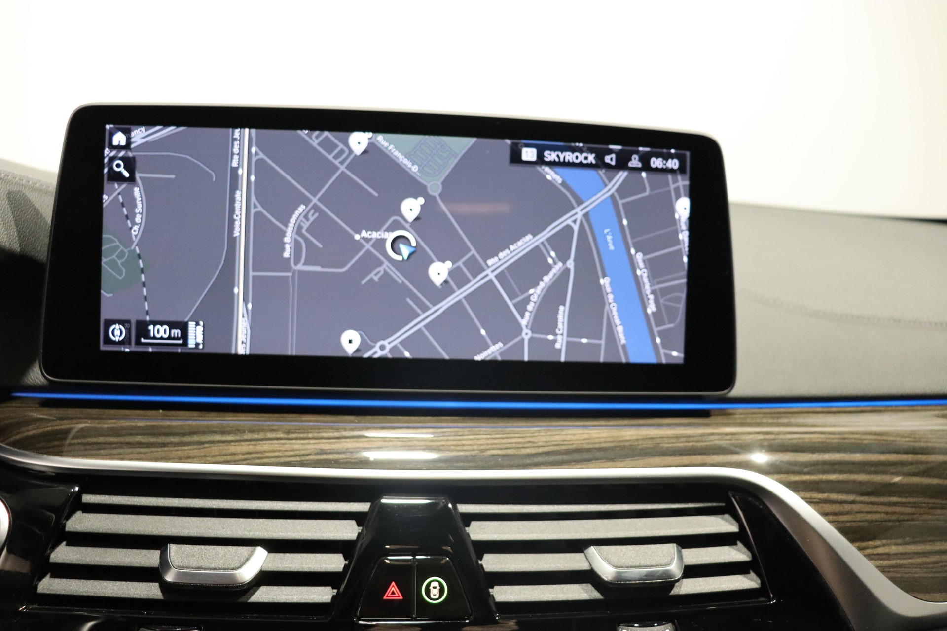 BMW 530e xDrive Touring-image-12