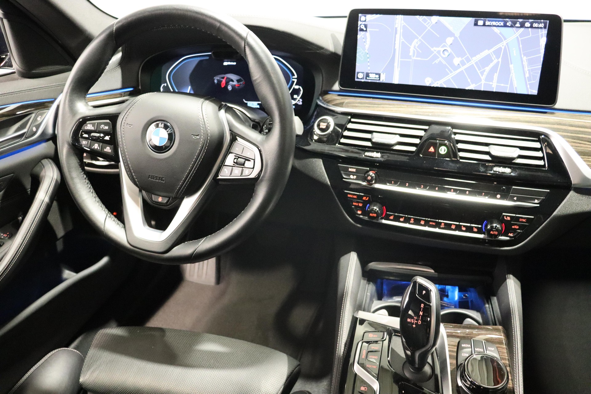 BMW 530e xDrive Touring-image-10