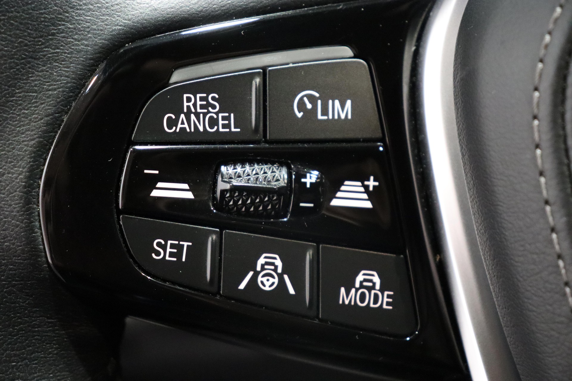 BMW 530e xDrive Touring-image-13