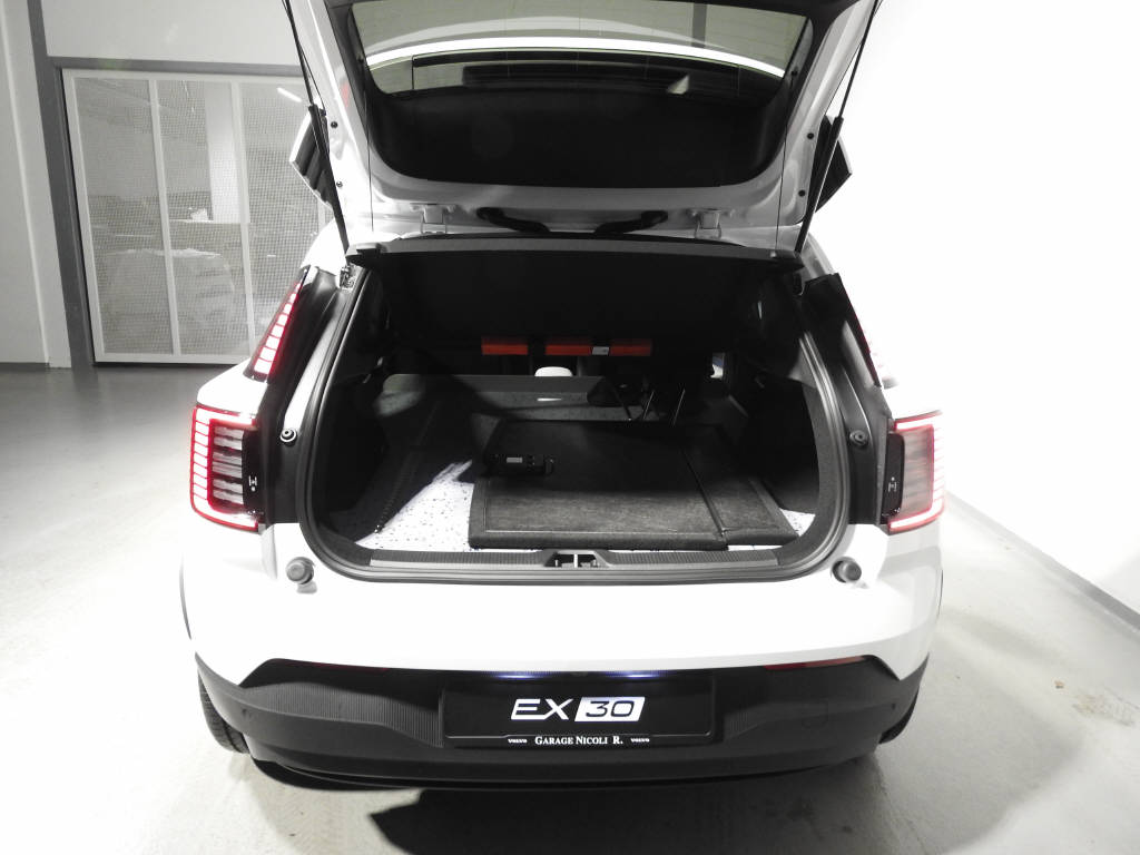 VOLVO EX 30 E60 Core-image-5