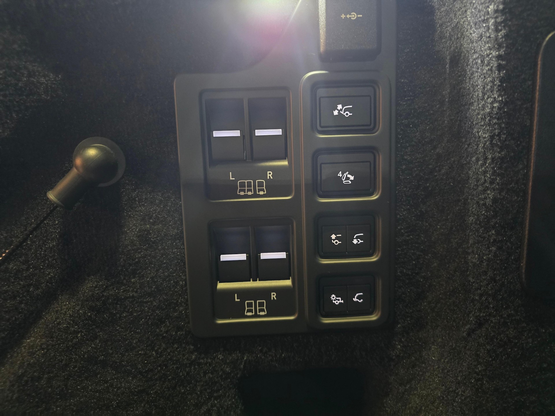 LAND ROVER Discovery 3.0 D I6 350 Tempest-image-4