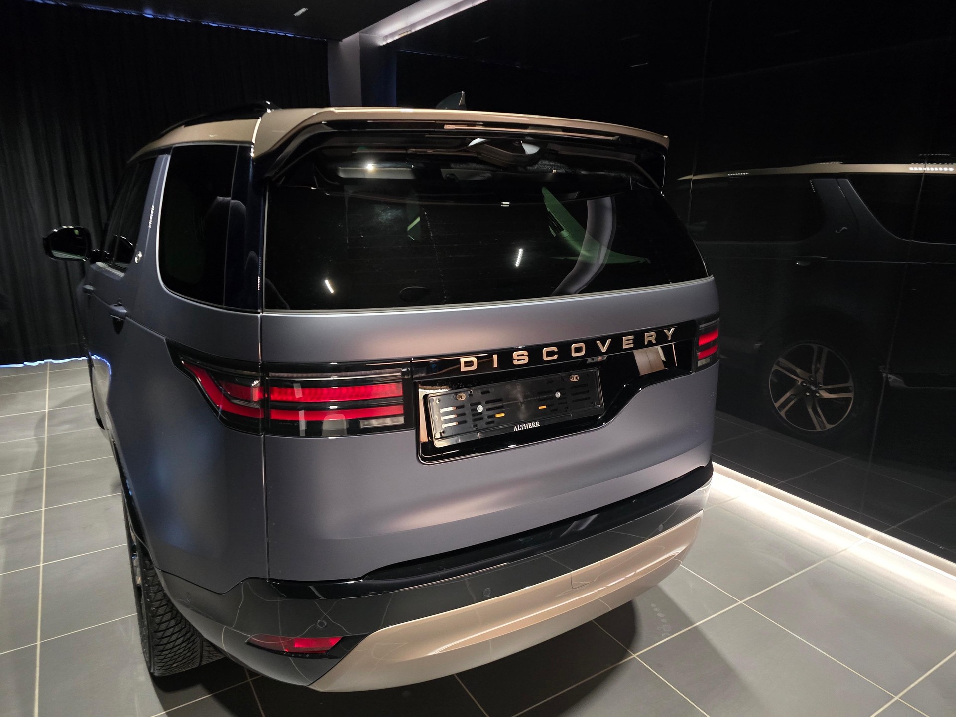 LAND ROVER Discovery 3.0 D I6 350 Tempest-showroom-element-2