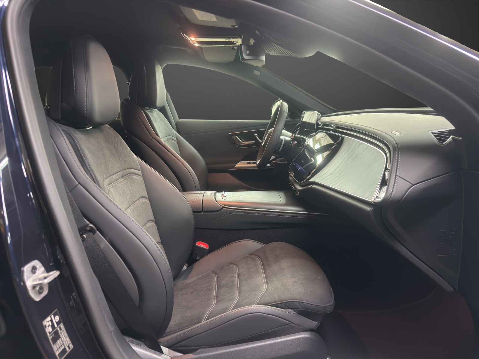 MERCEDES-BENZ E 220 d T 4Matic 9G-Tronic-image-11