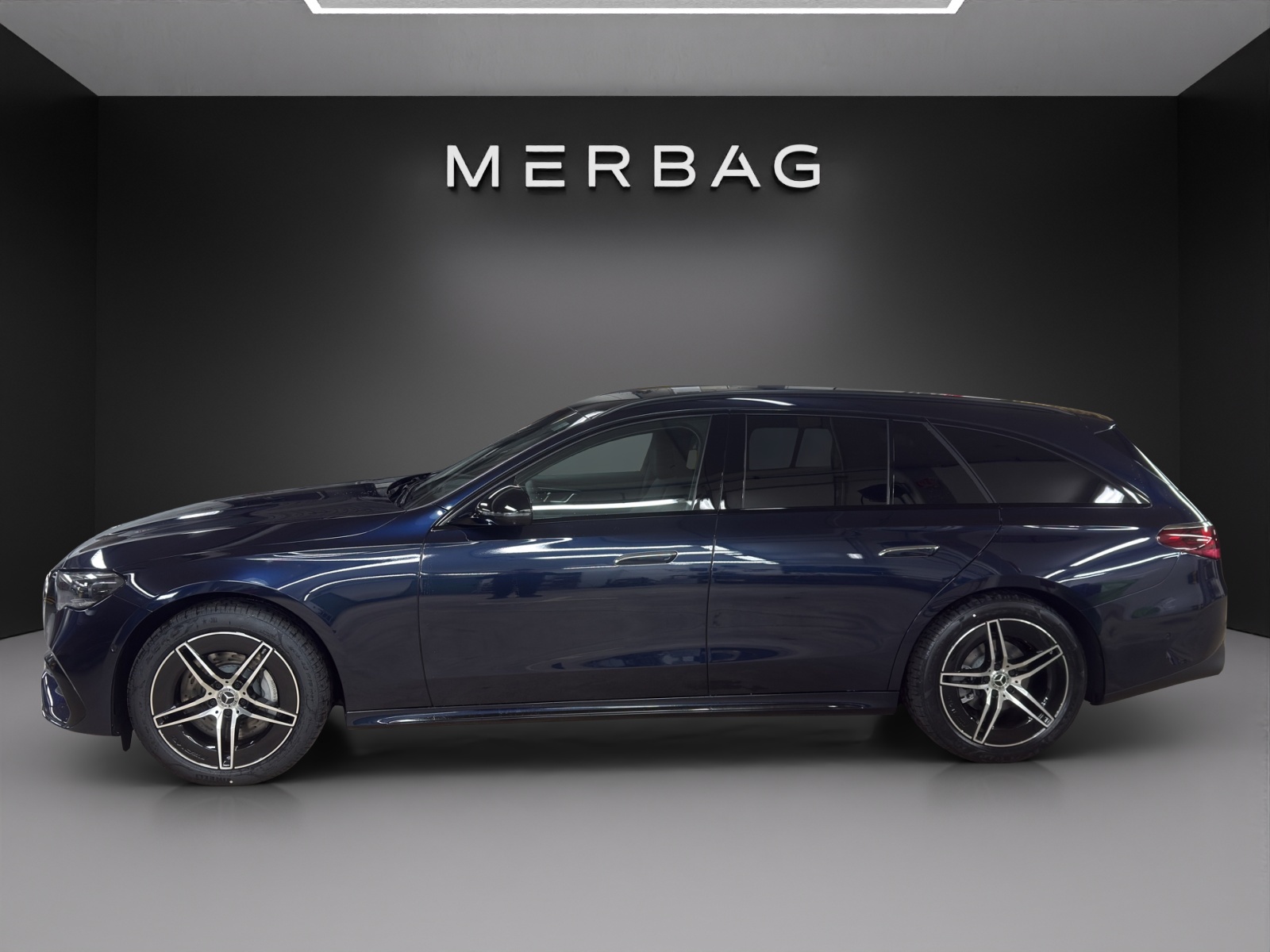 MERCEDES-BENZ E 220 d T 4Matic 9G-Tronic-image-1