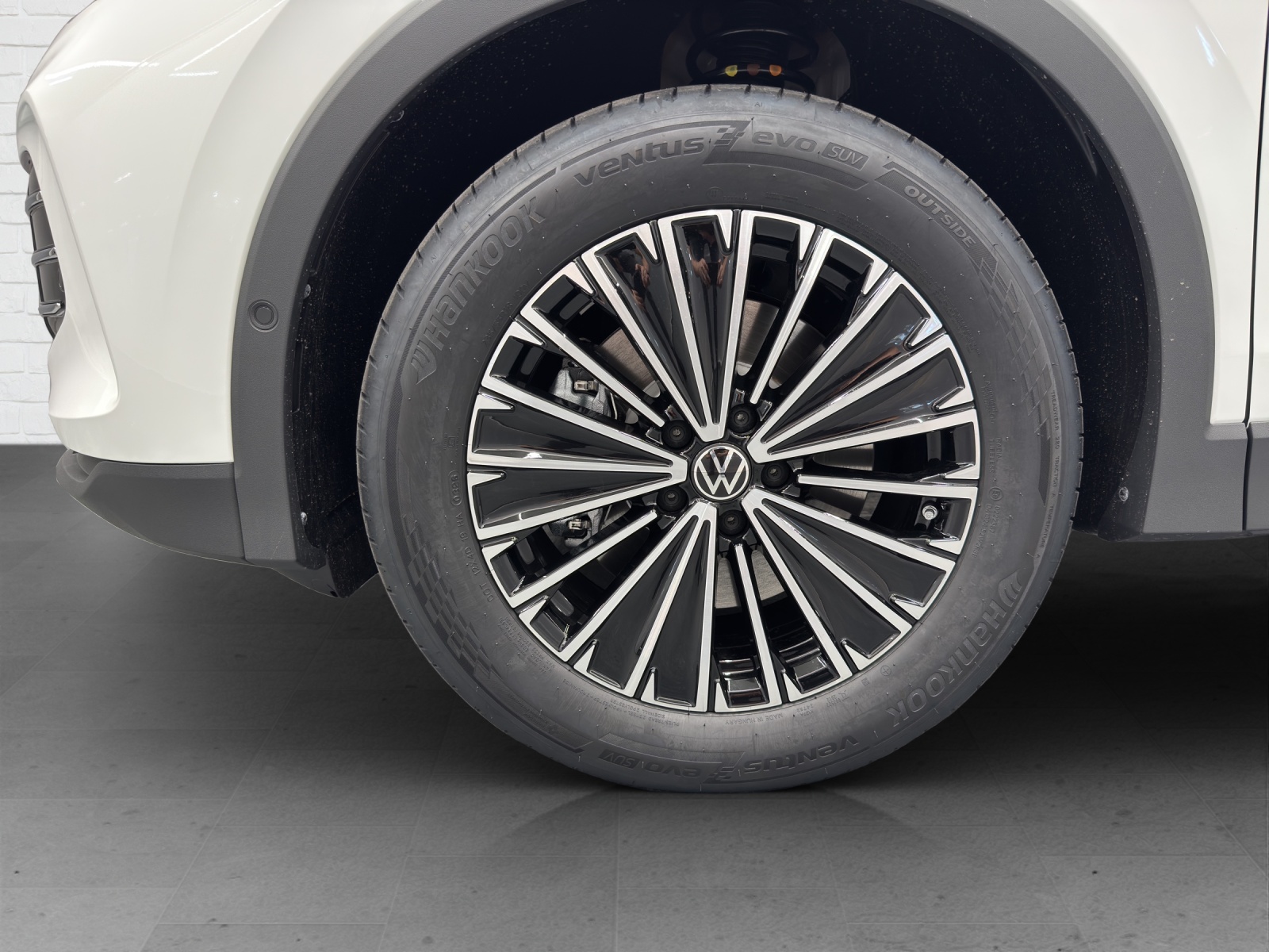 VW Tiguan 2.0 TDI SCR Elegance DSG 4motion-image-5