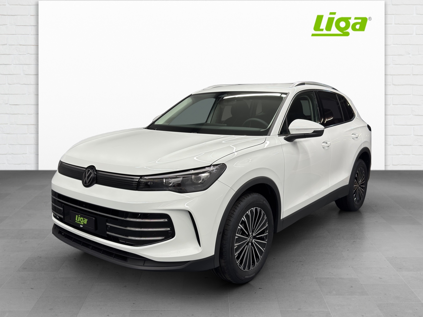 VW Tiguan 2.0 TDI SCR Elegance DSG 4motion-image-1