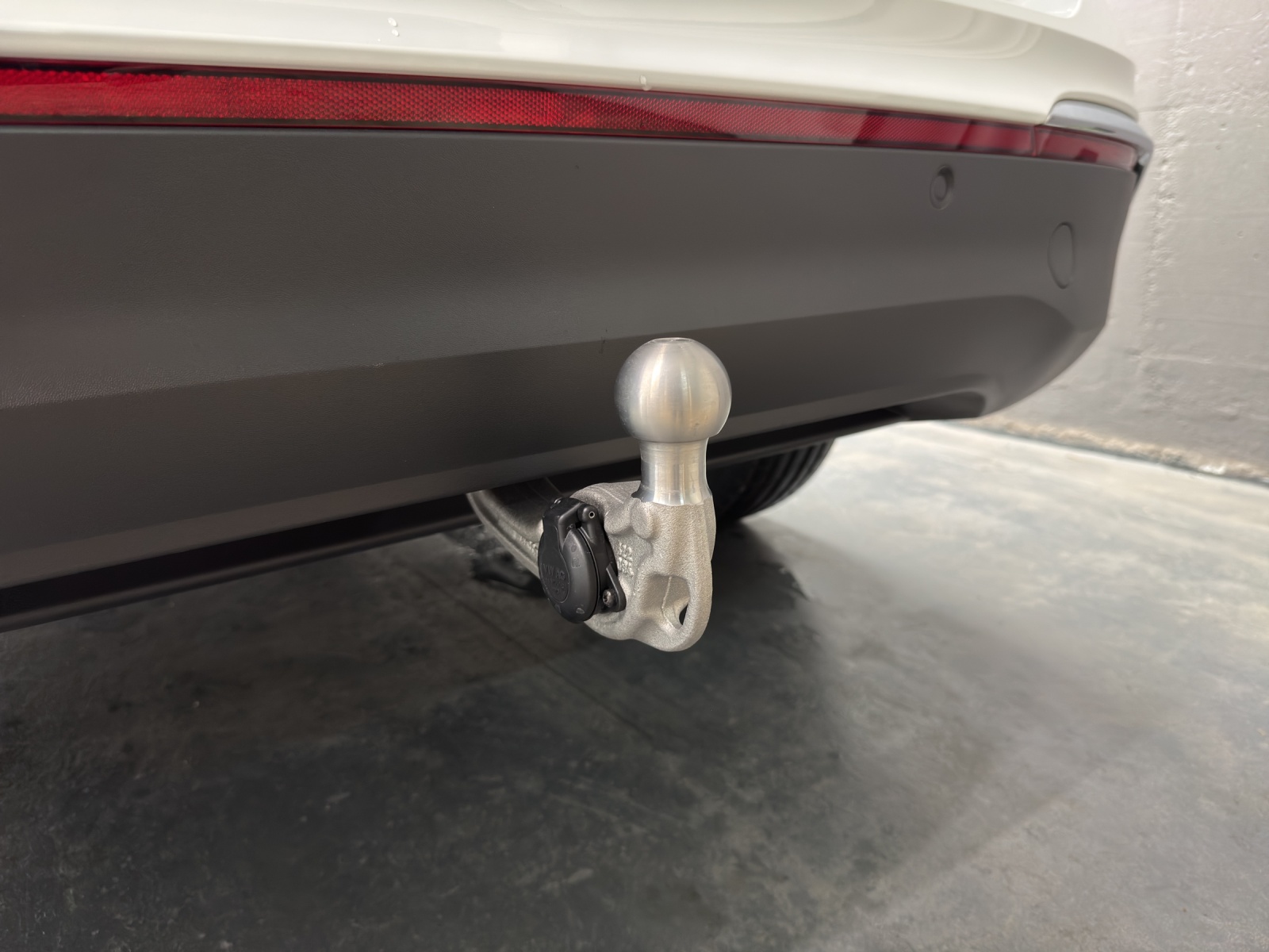 VW Tiguan 2.0 TDI SCR Elegance DSG 4motion-image-13