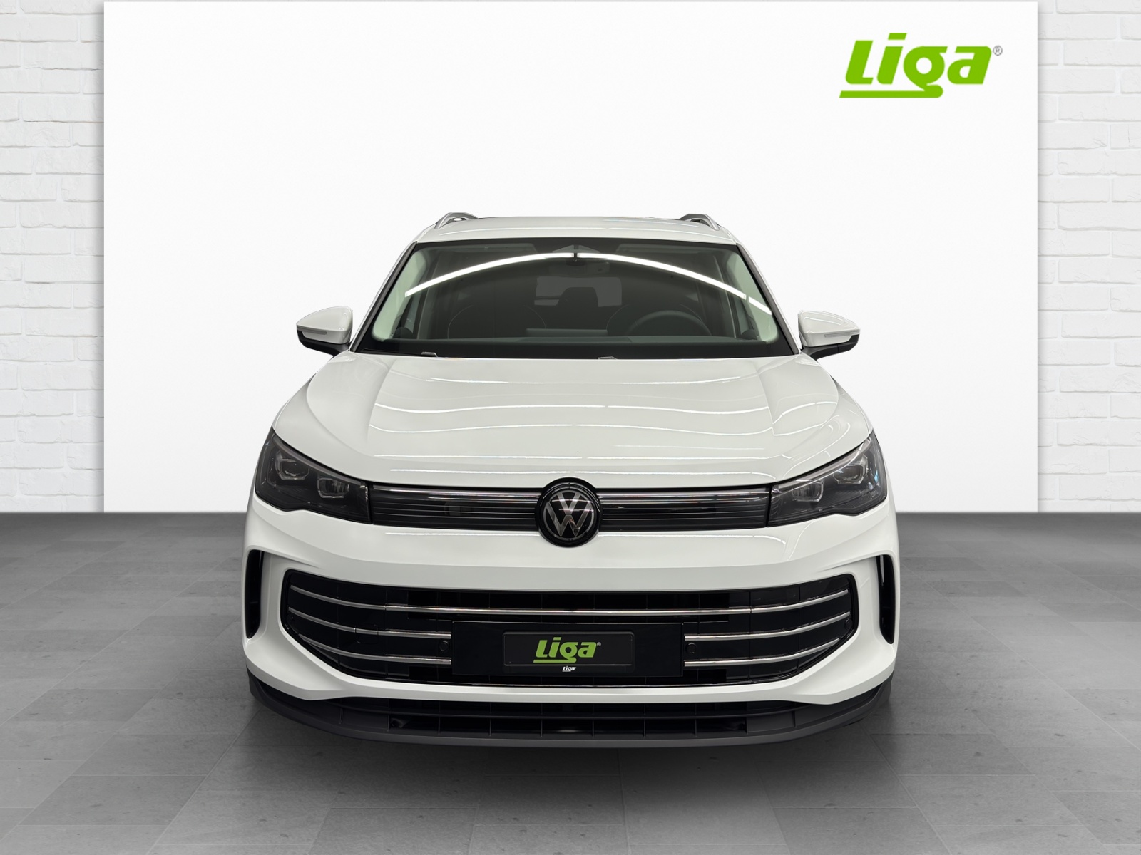 VW Tiguan 2.0 TDI SCR Elegance DSG 4motion-image-2