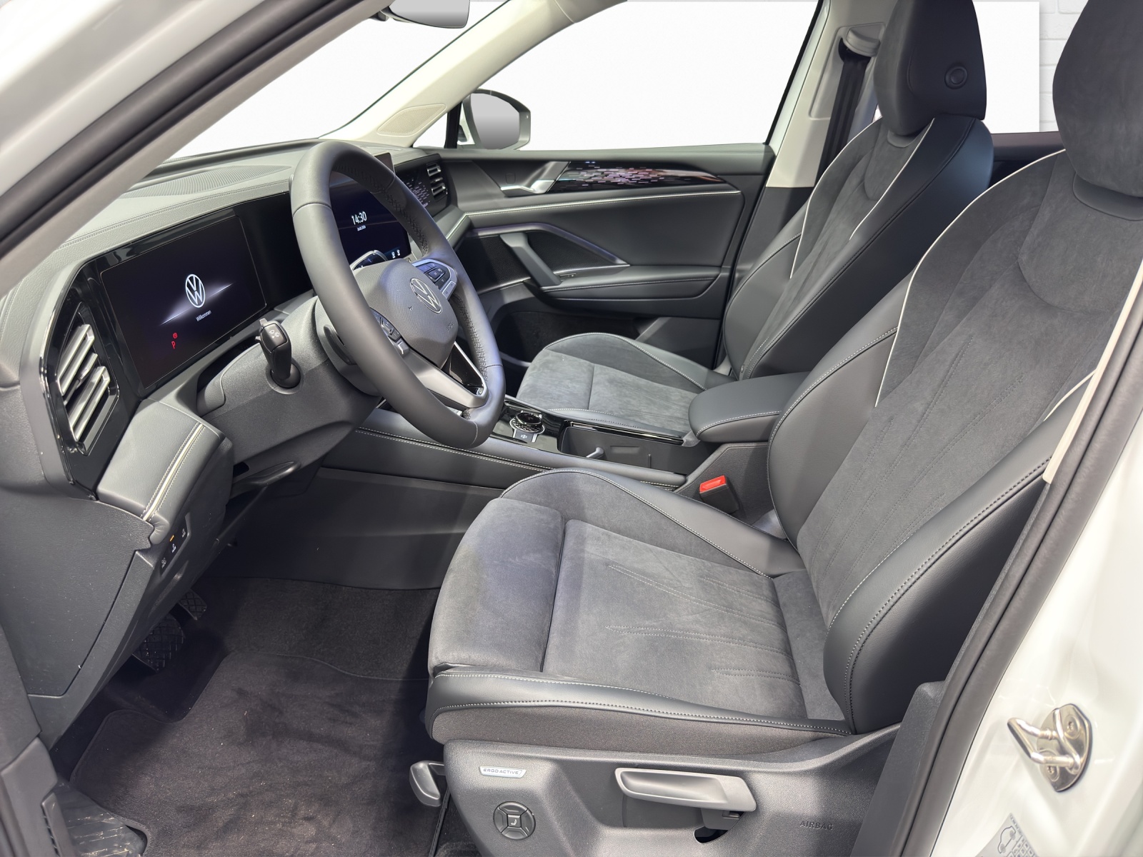 VW Tiguan 2.0 TDI SCR Elegance DSG 4motion-image-6