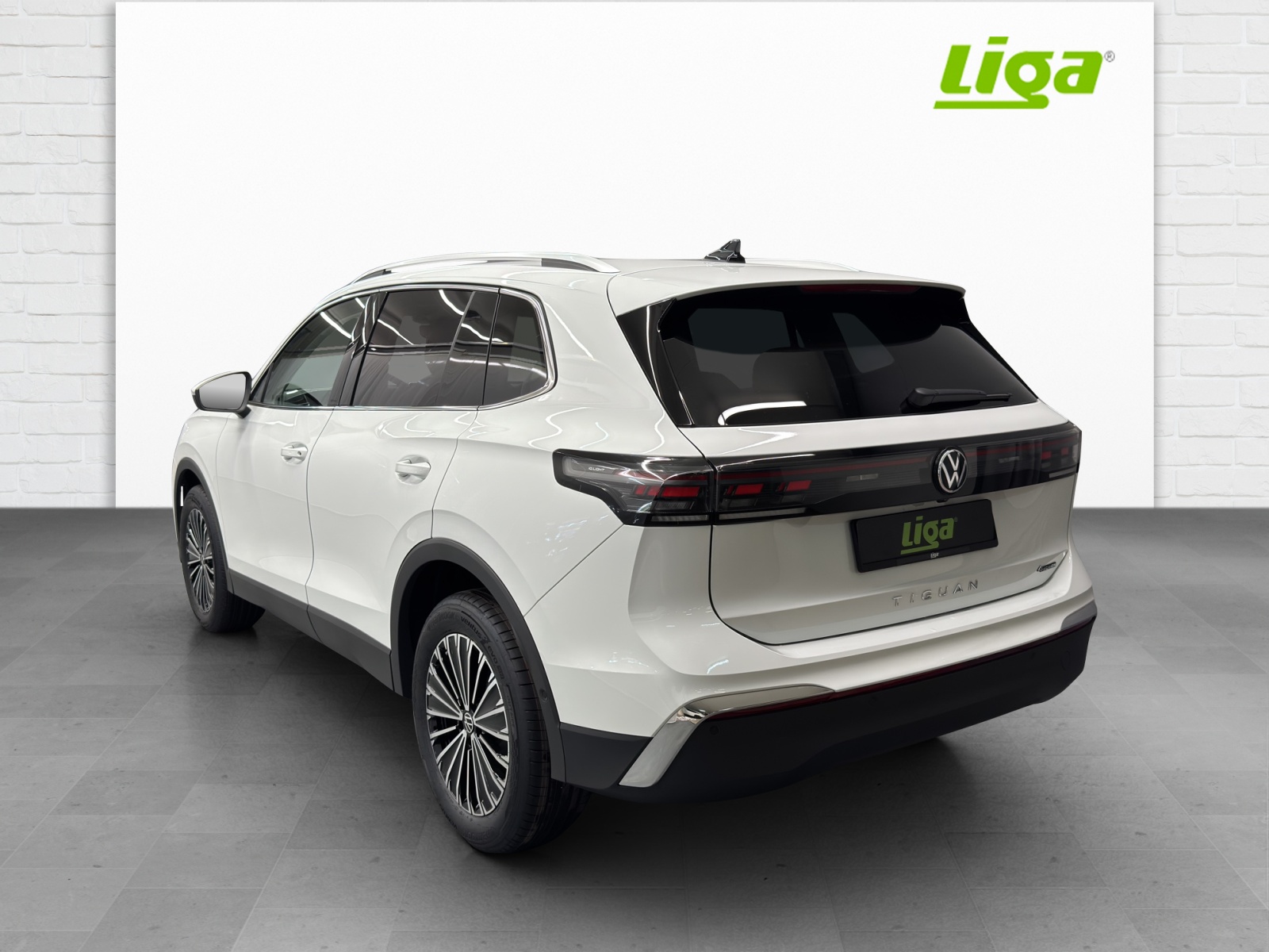 VW Tiguan 2.0 TDI SCR Elegance DSG 4motion-image-3
