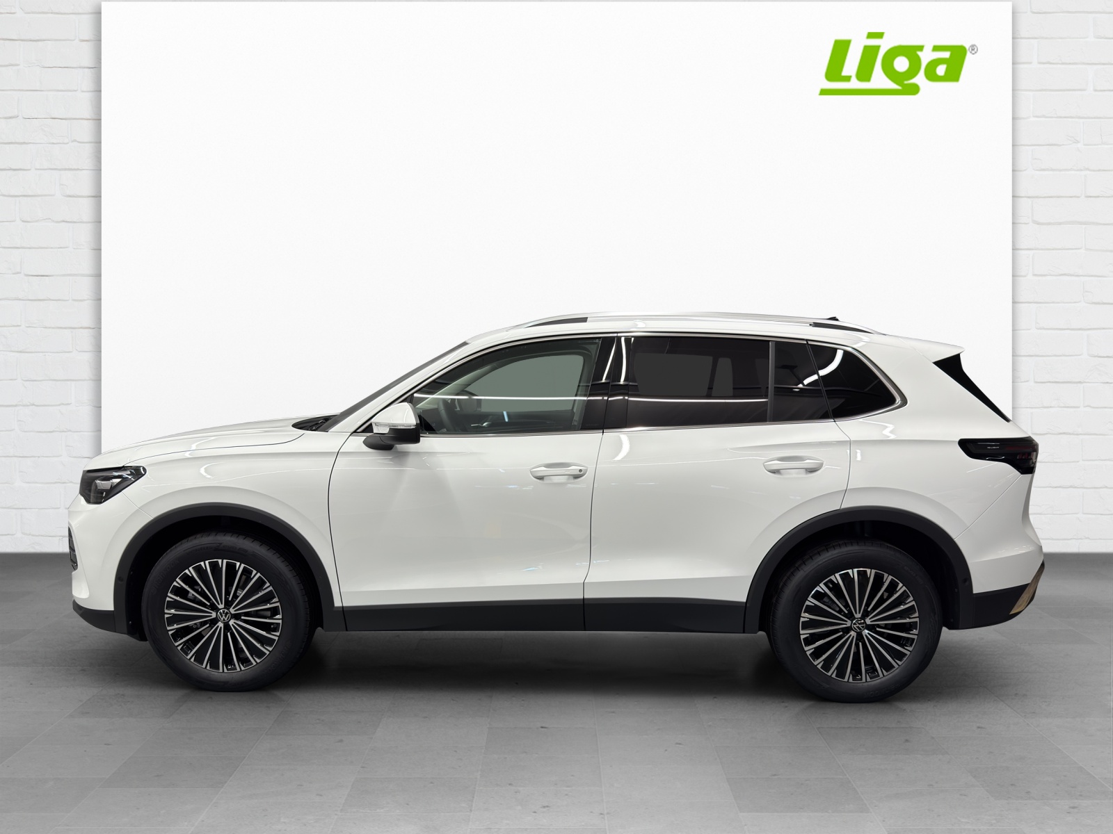 VW Tiguan 2.0 TDI SCR Elegance DSG 4motion-image-0