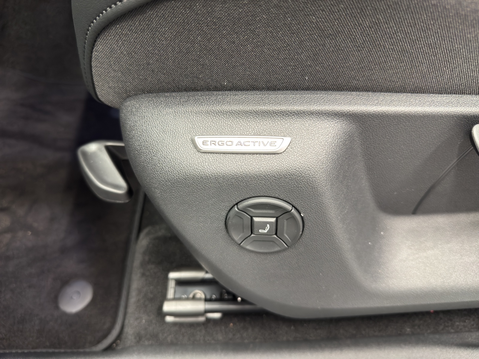 VW Tiguan 2.0 TDI SCR Elegance DSG 4motion-image-15