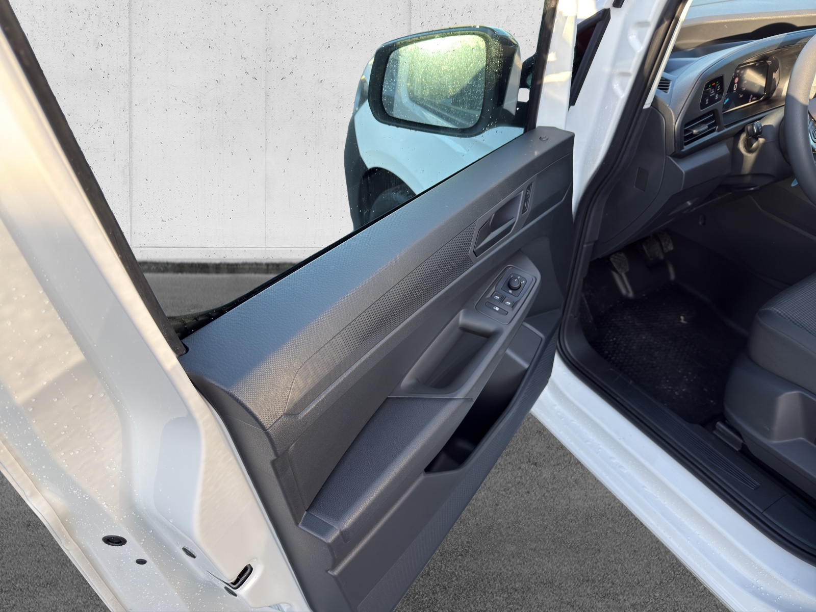 VW Caddy Cargo 1.5 TSI Entry-image-11